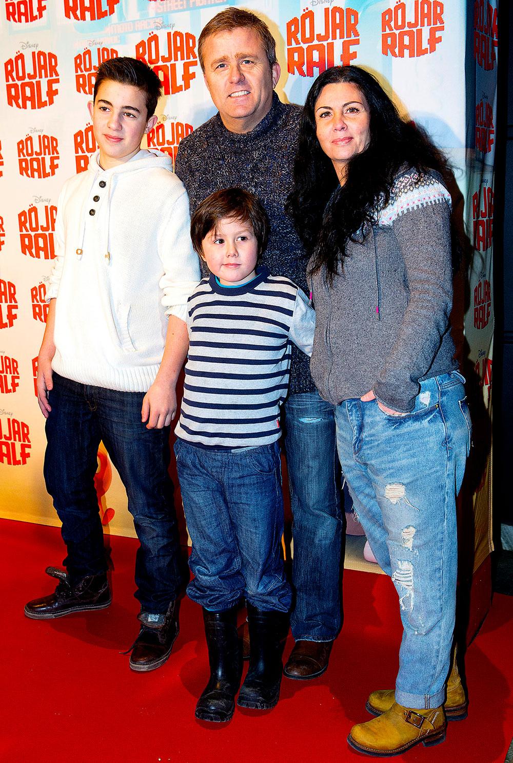 Jan med barnen Christian och Tim och hustrun Pia Johansen.