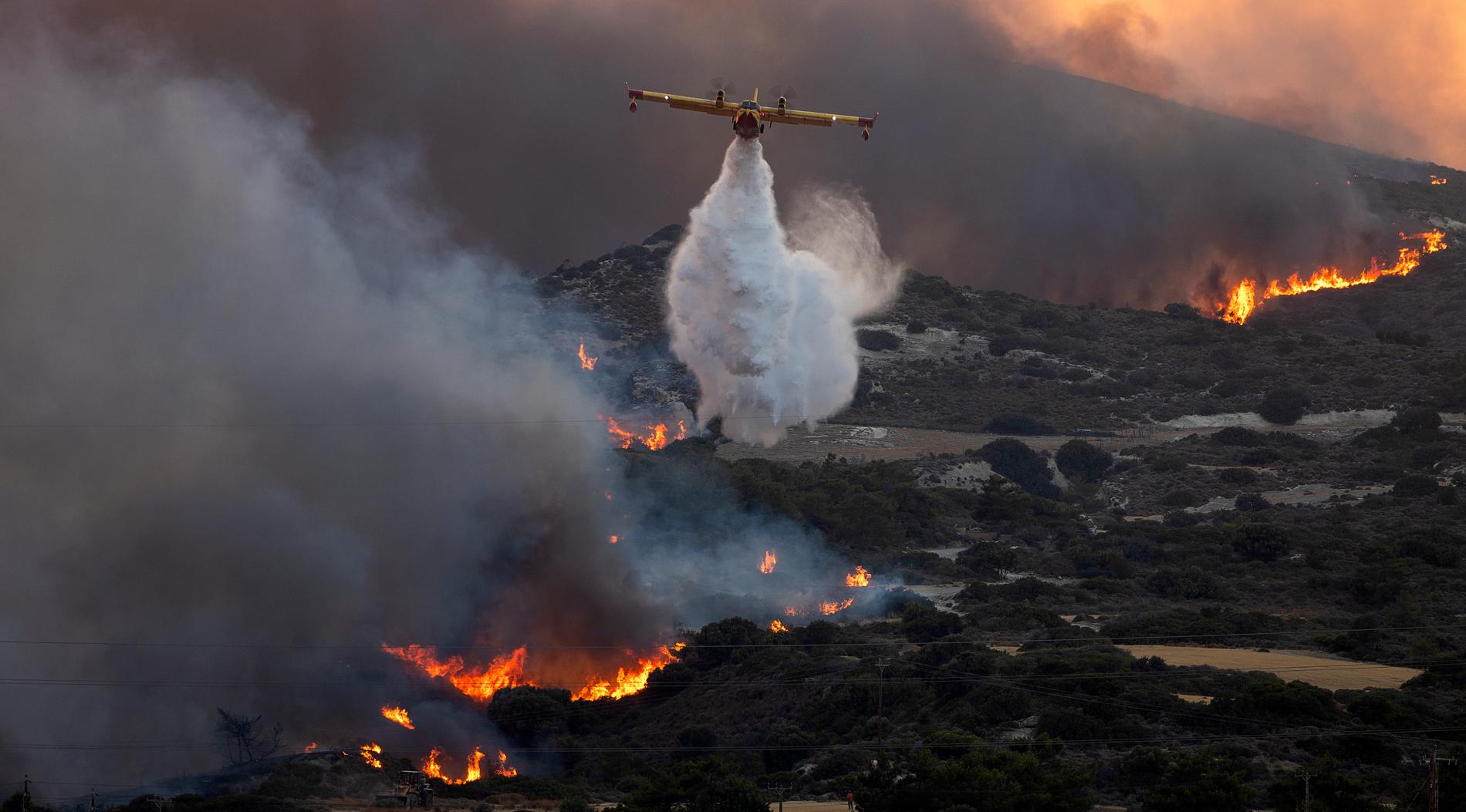 Brandbekämpning på Rhodos i slutet på juli 2023.