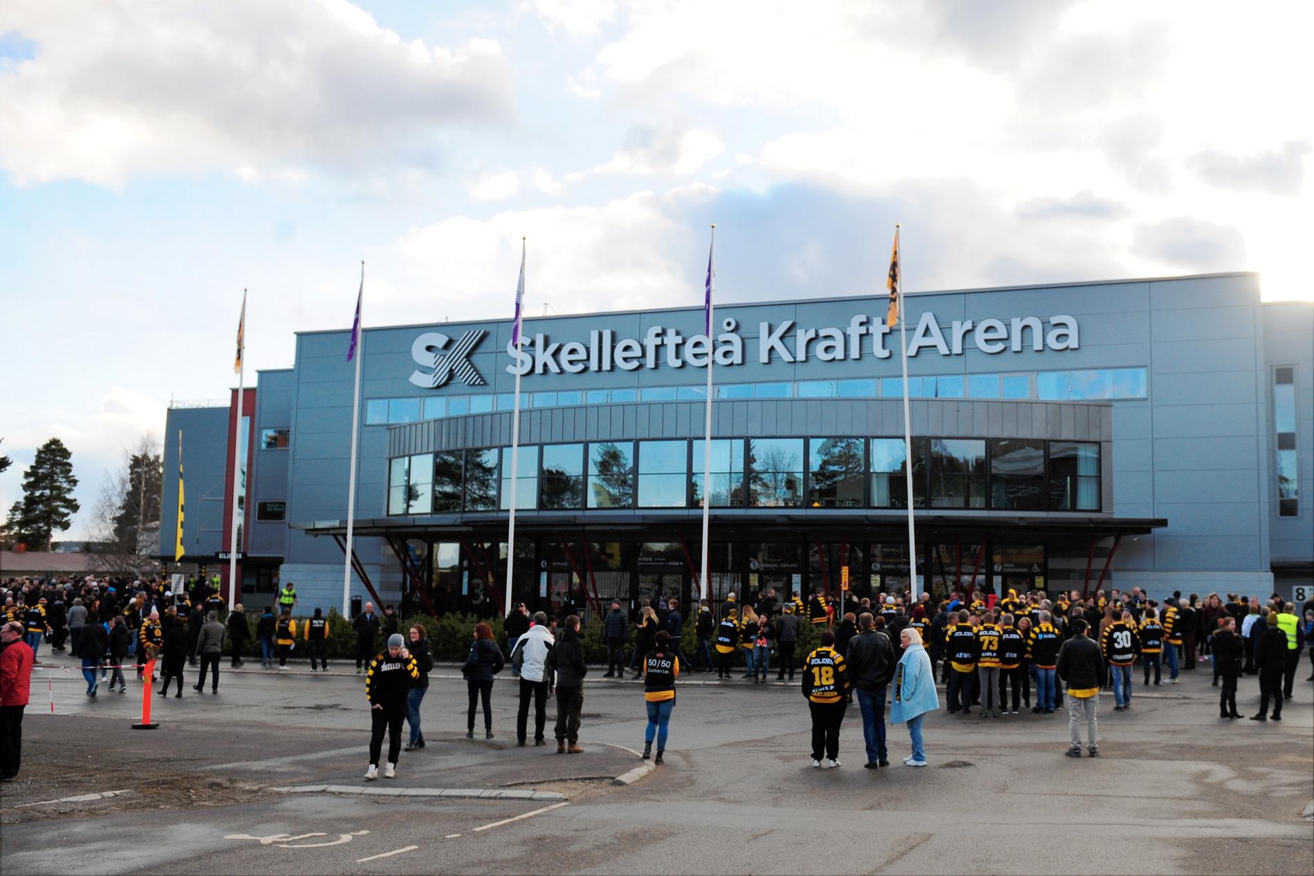 Brandlarmet i Skellefteå Kraft Arena gick klockan 18.00 och ett tusental personer fick utrymma.