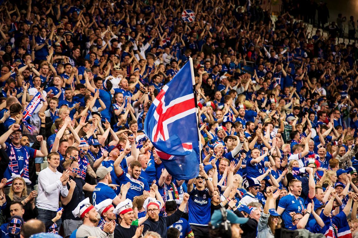 Ska sjunga Island till en ny bragdTiotusentals isländska supportrar har vallfärdat till Paris för att se den historiska EM-kvartsfinalen mot värdnationen Frankrike i kväll på Stade de France.