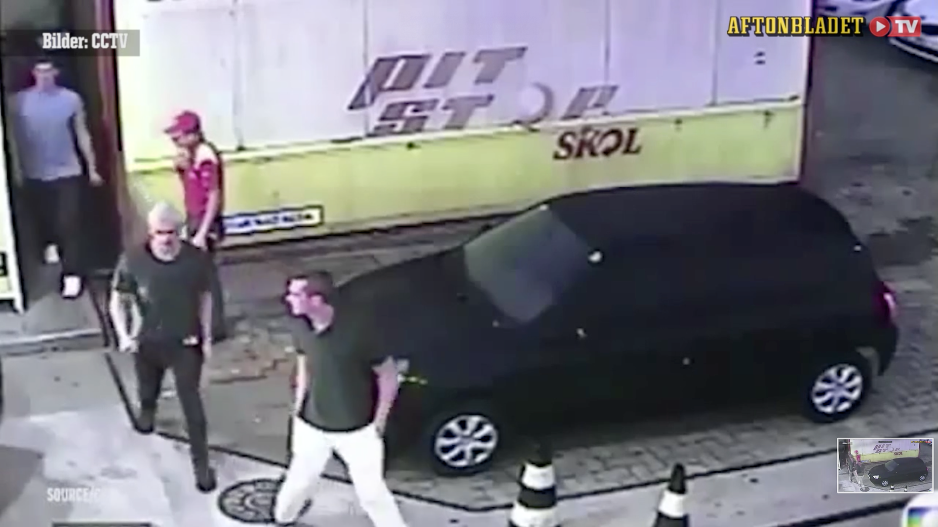 Övervakningsbilder från bensinmacken där Ryan Lochte påstod sig ha blivit utsatt för ett väpnat rån.