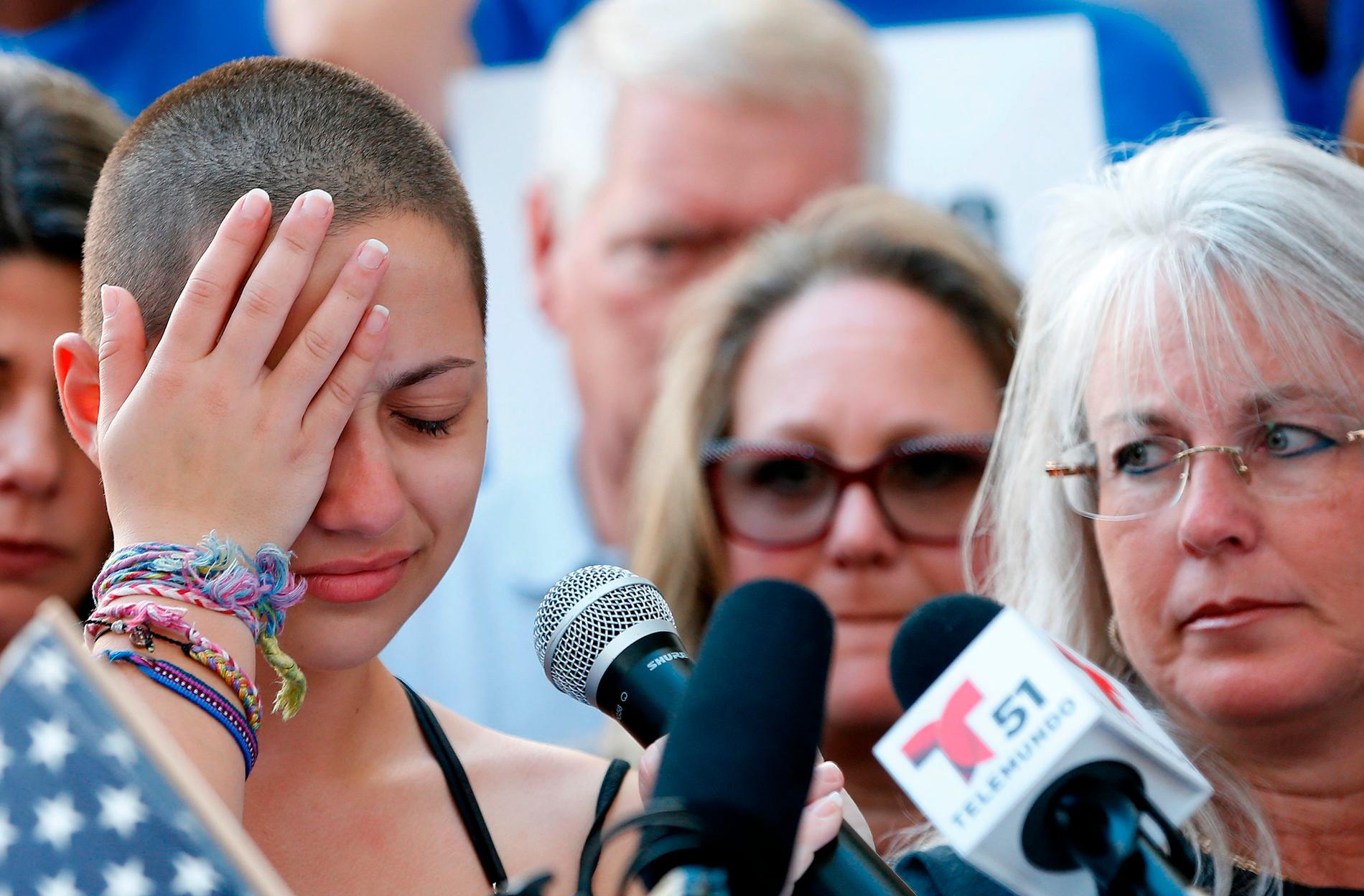 Eleven Emma Gonzales brast ut i tårar under talet.