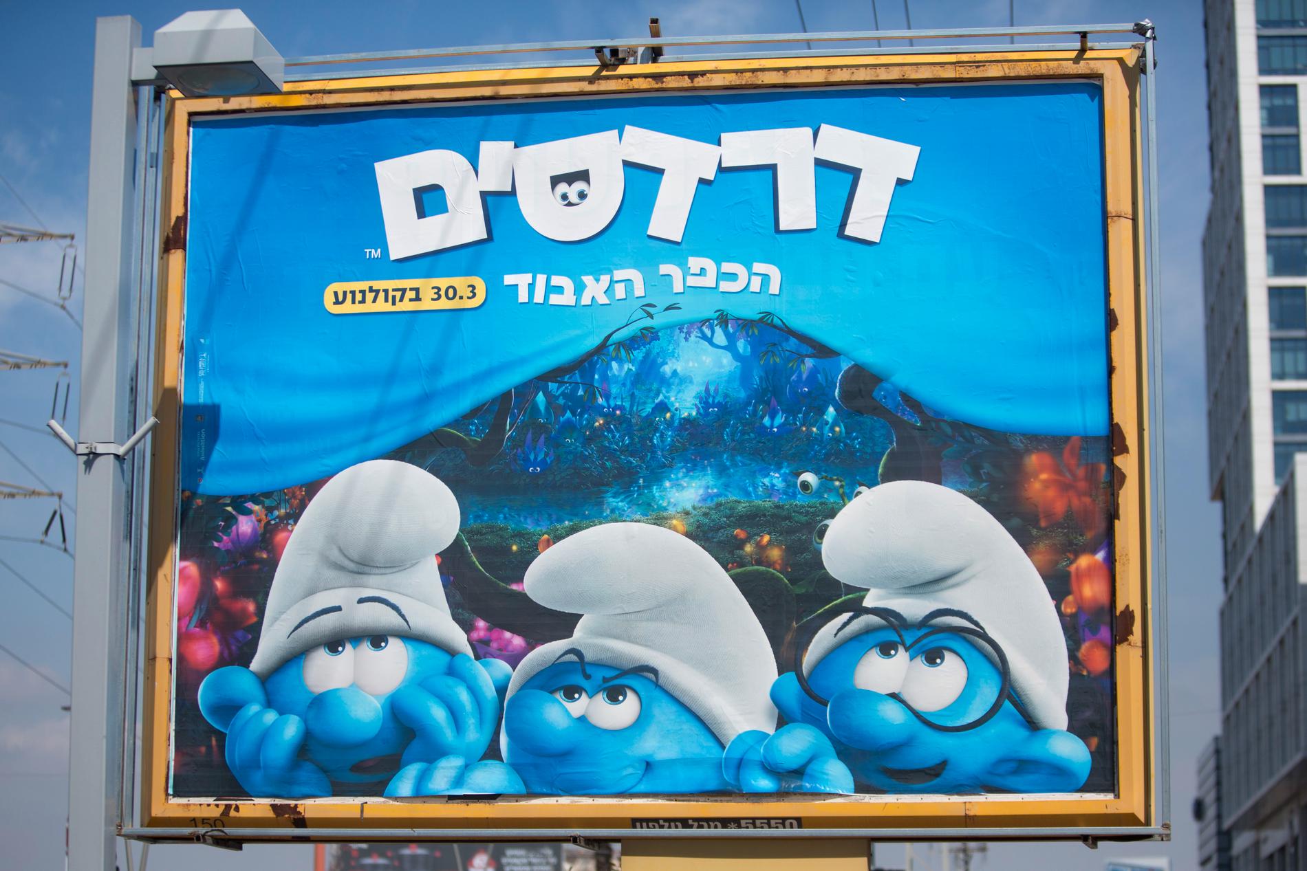 Såhär ser affischen ut i en religiös enklav utanför Tel Aviv.
