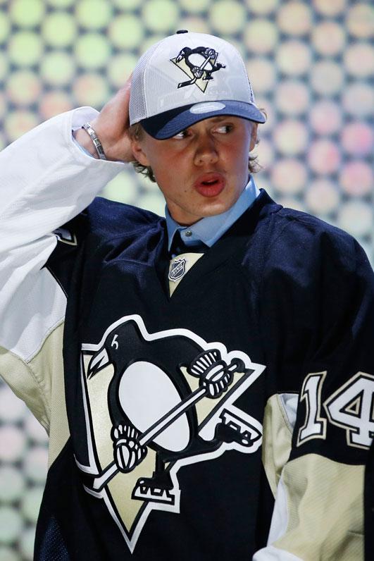 Kapanen draftades av Pittsburgh Penguins som nummer 22 totalt under 2014.