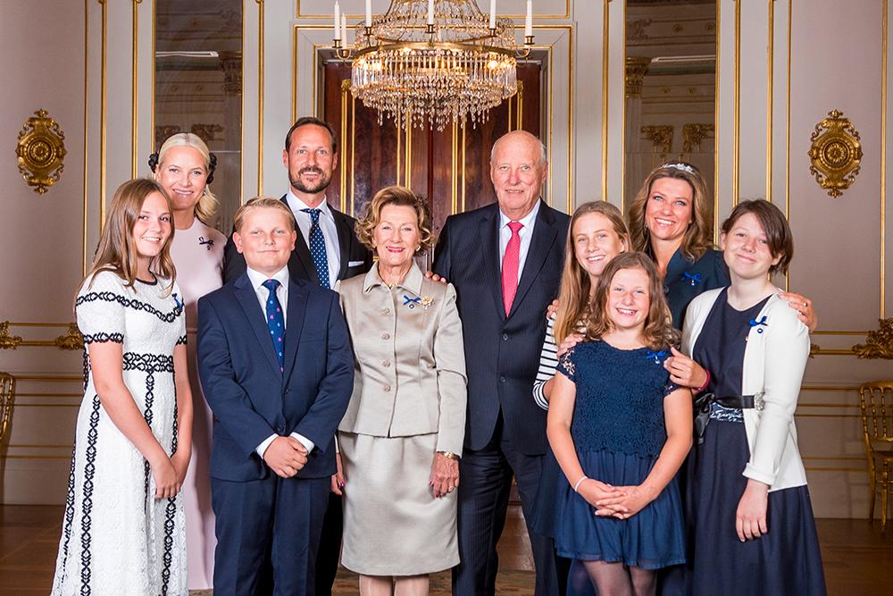 Kung Harald och Sonja har två barn och fem barnbarn. Familjen är det viktigaste i drottning Sonjas liv berättar hon i en stor intervju med VG. 