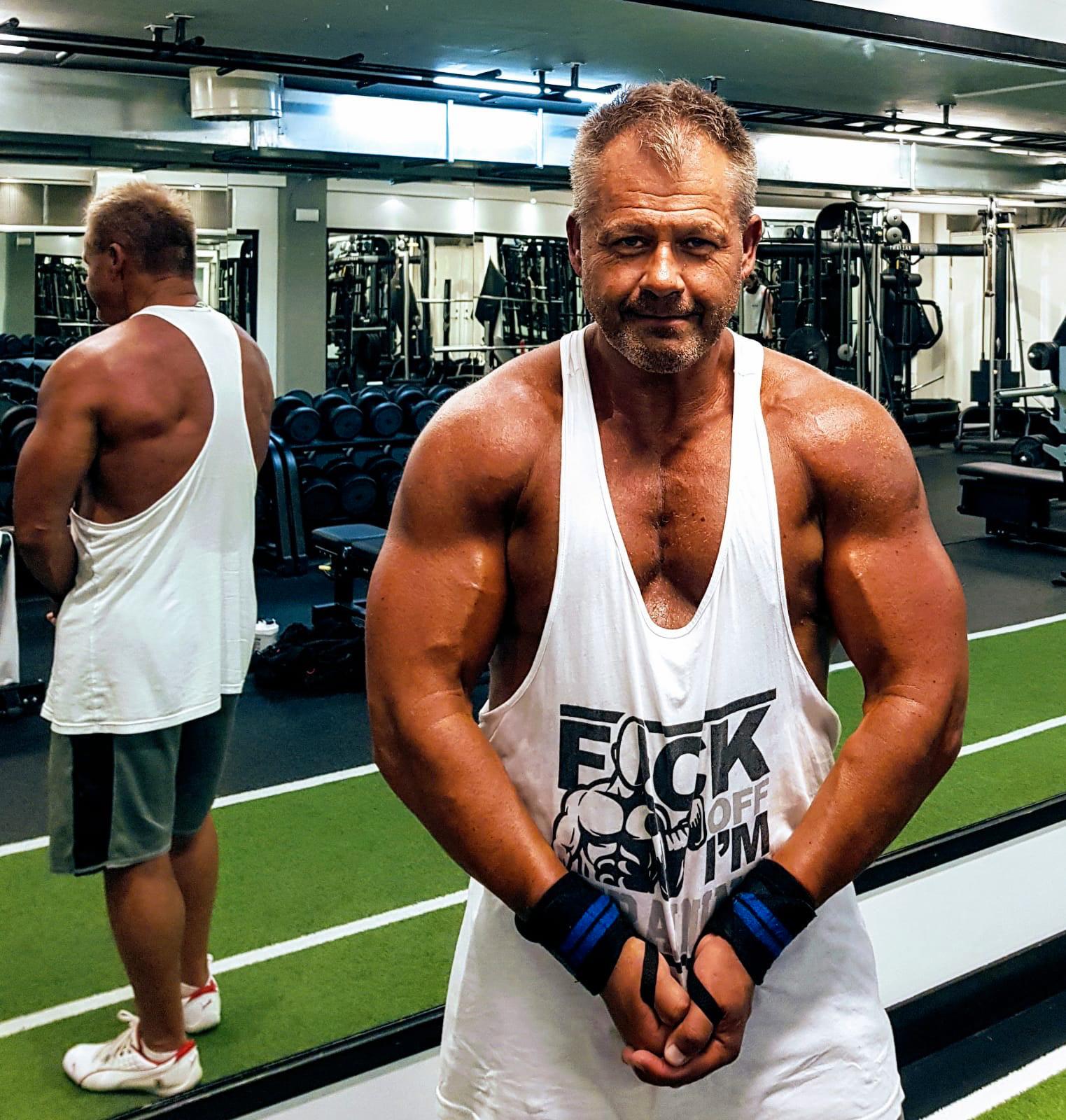 Micael Sköldqvist, 58, styrketränade nästan varje dag och var i toppform innan han drabbades av coronaviruset.