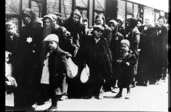 Polska judar på väg till utrotningslägret Treblinka.