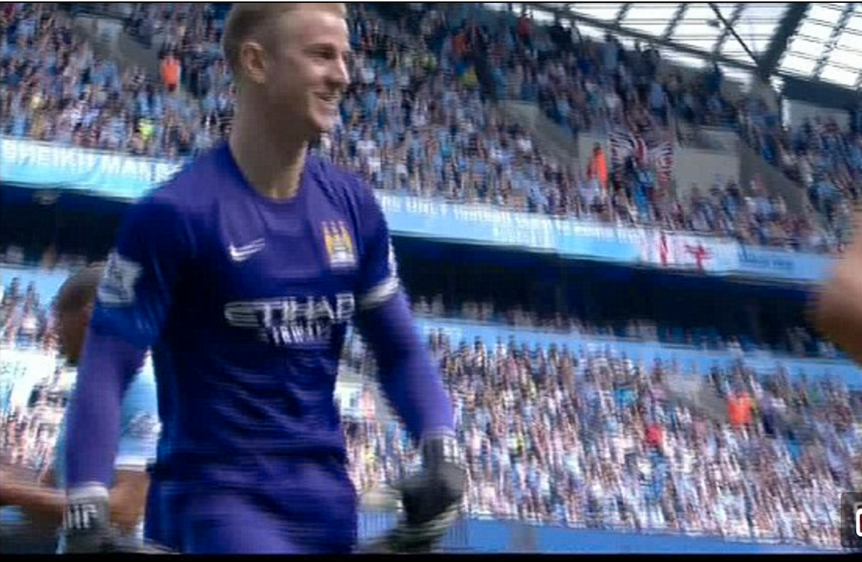 Hart ser det roliga i att Clichy misslyckas med en bakåtpass. Foto: Sky Sports