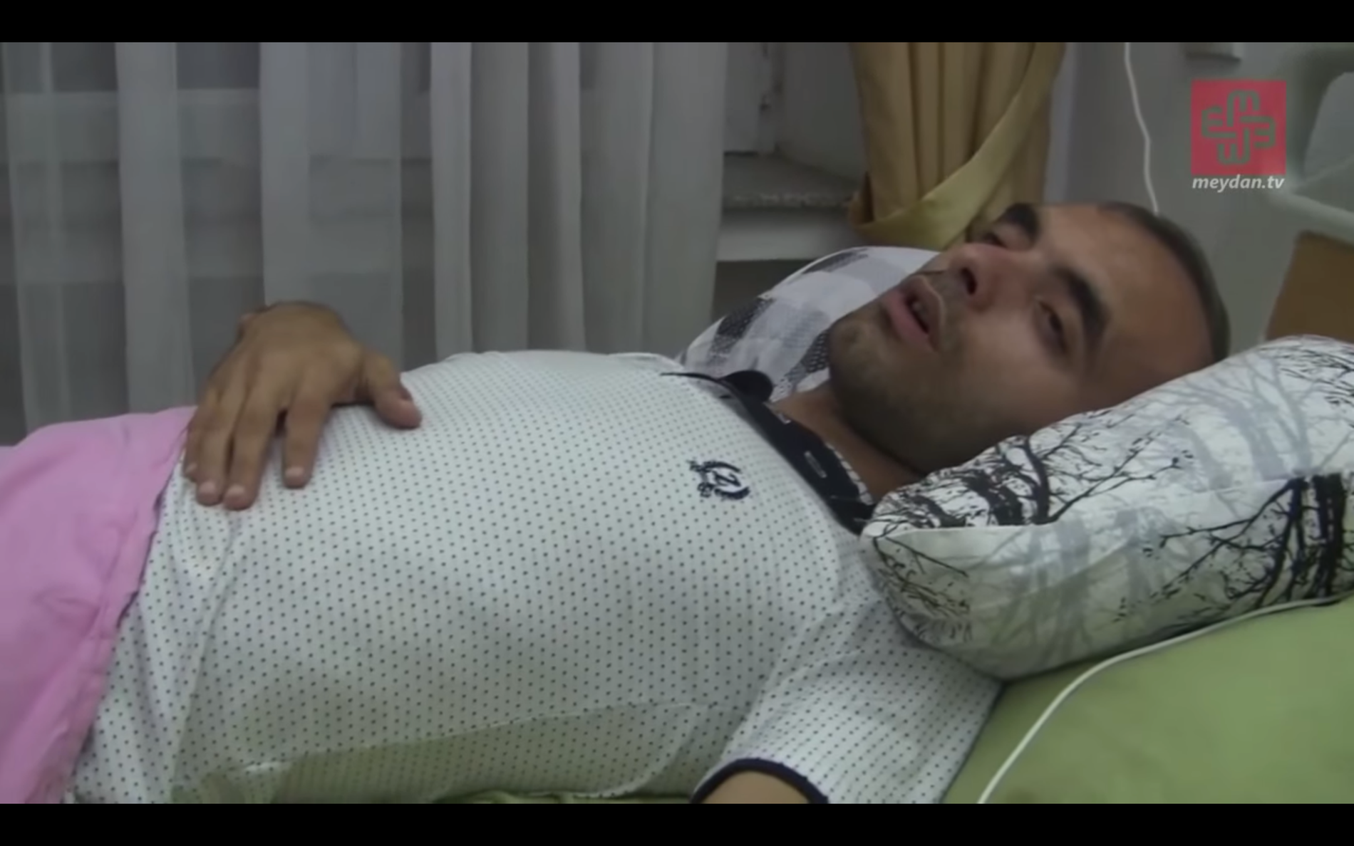 Aliyevs sista intervju. Timmar senare förvärrades hans tillstånd och hans liv gick inte att rädda. Foto: Meydan.tv