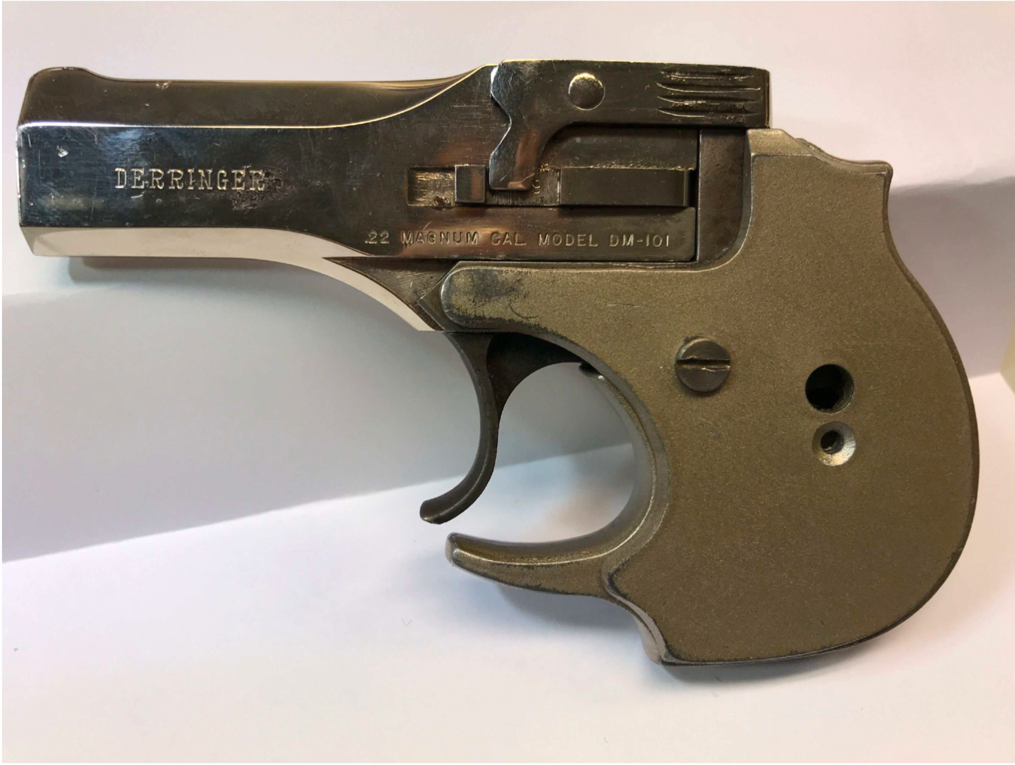 “Den mindre storleken på pistolen gör den till ett utmärkt vapen för dolt bärande”, skrev polisen.