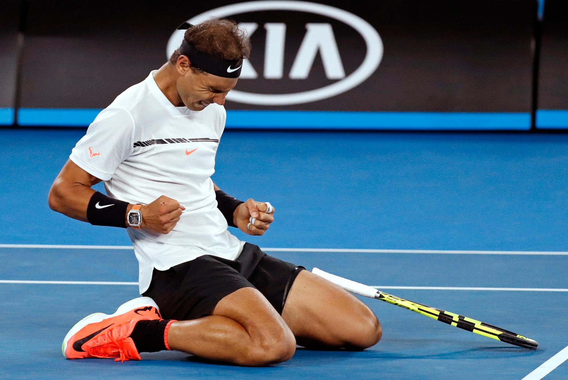 Spanske Rafael Nadal jublar efter segern mot kanadensaren Milos Raonic. Nu väntar Grigor Dimitrov, Bulgarien, i semifinalen i Australian Open.