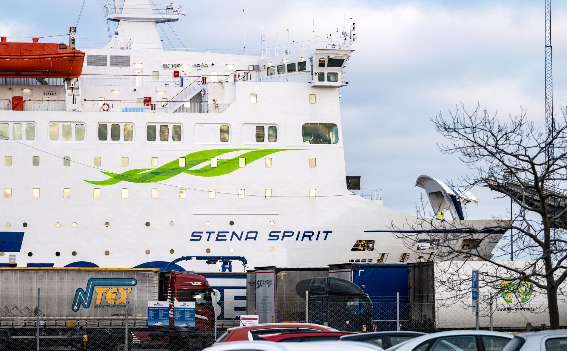Kvinnan och barnet som föll överbord från en Stena Line färja på väg från Polen till Karlskrona under torsdagen har avlidit.