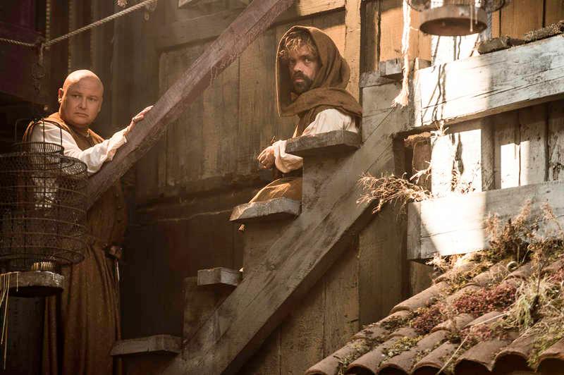 Tyrion Lannister och Varys på flykt undan Cerseis vrede.