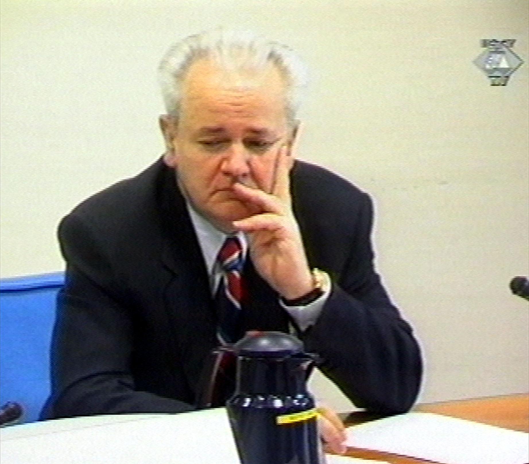 Serbiens tidigare ledare Slobodan Milosevic inför FN-domstol i Haag 2002. Milosevic avled i fängelse under rättegången. Arkivbild.
