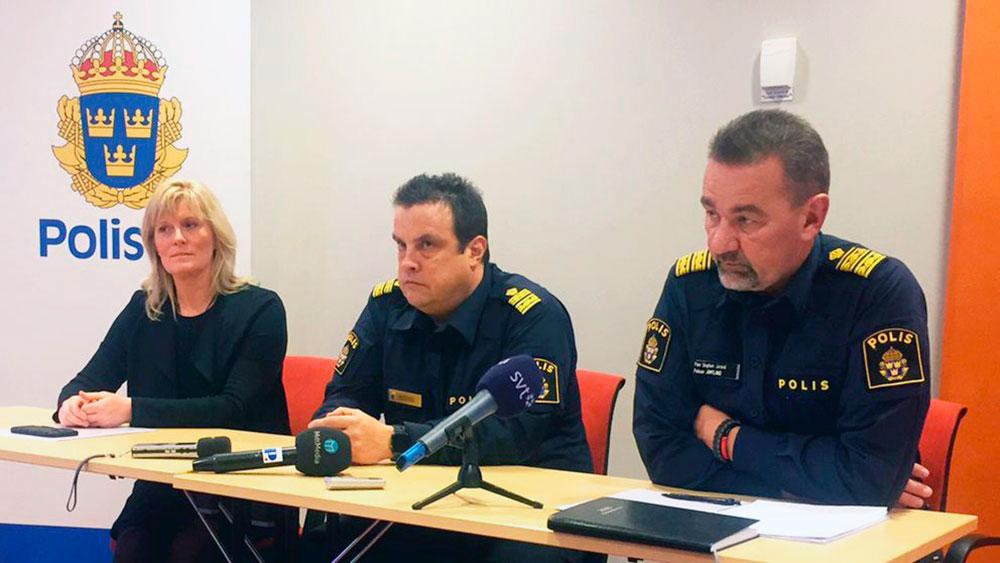 Polisen i Östersund höll en presskonferens för att informera om våldsvågen mot kvinnor. Sanna Matsson, förundersökningsledare, Peter Moberg, lokal polisområdeschef och Stephen Jerand, polisområdeschef Jämtland.