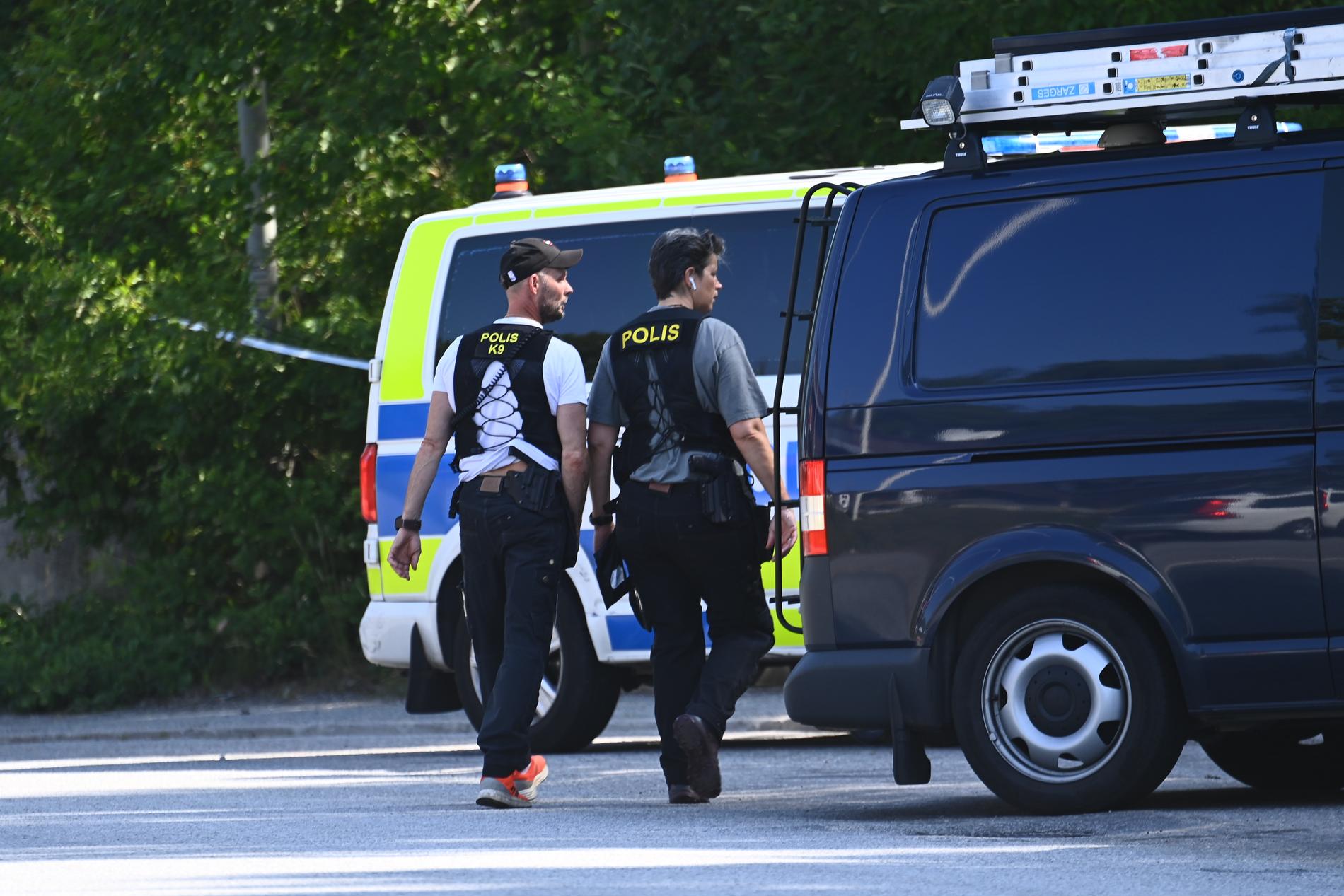 I morse kom larm om att en person hittads död i Botkyrka söder om Stockholm.