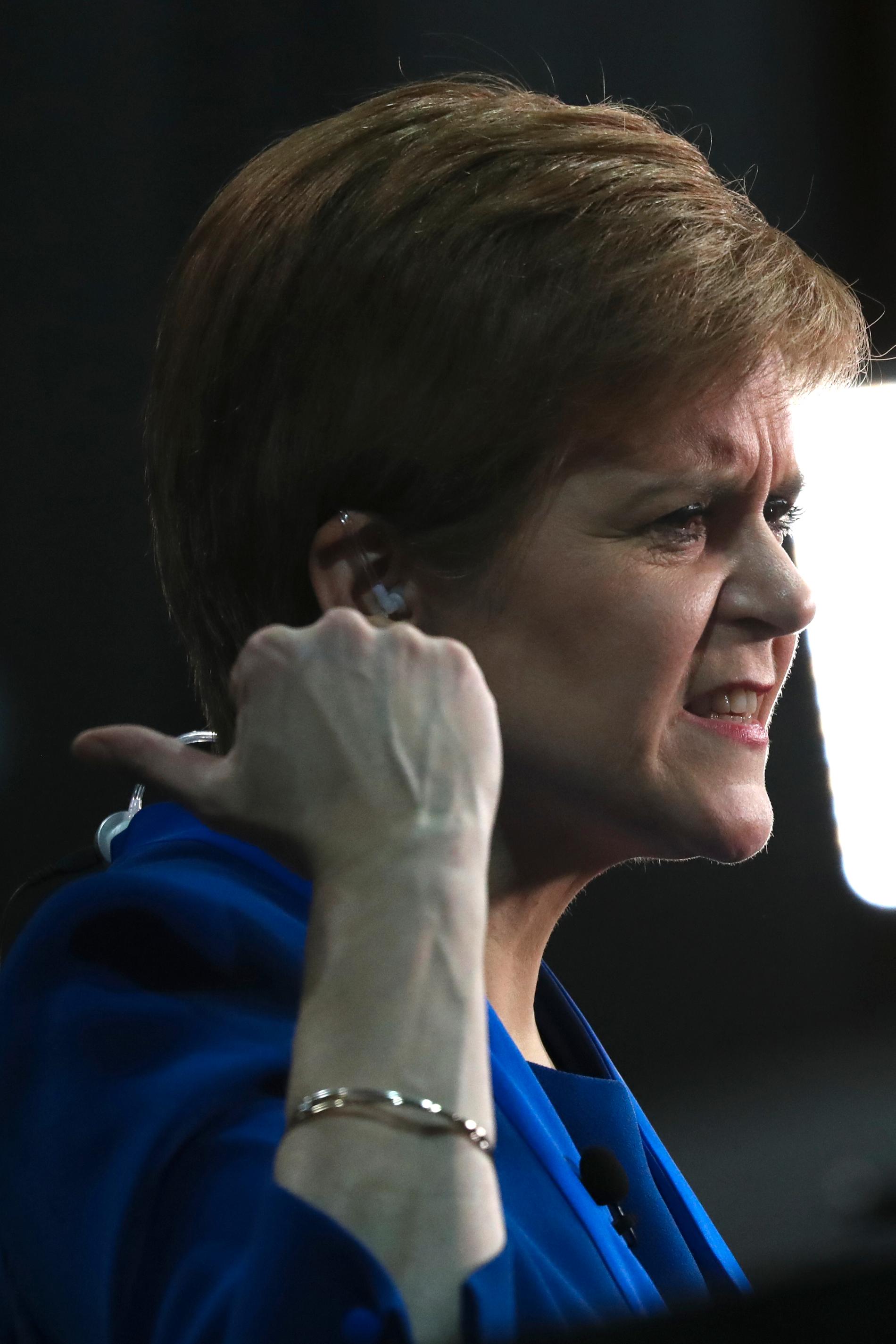 Det skotska nationalistpartiet SNP:s ledare Nicola Sturgeon kräver en ny folkomröstning om skotskt oberoende.