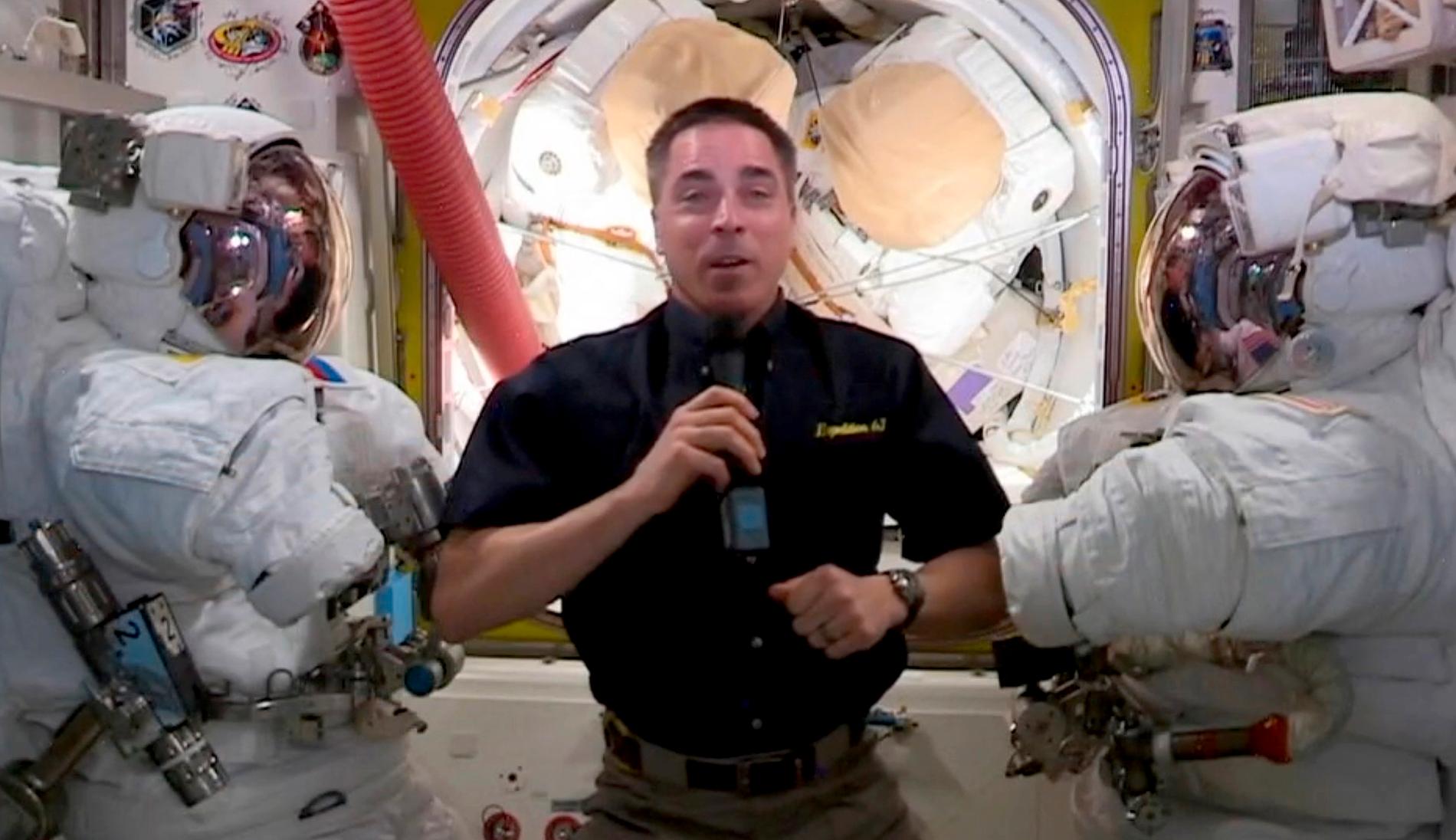 Nasa-astronauten Christopher Cassidy skickade en hälsning från rymdstationen ISS.