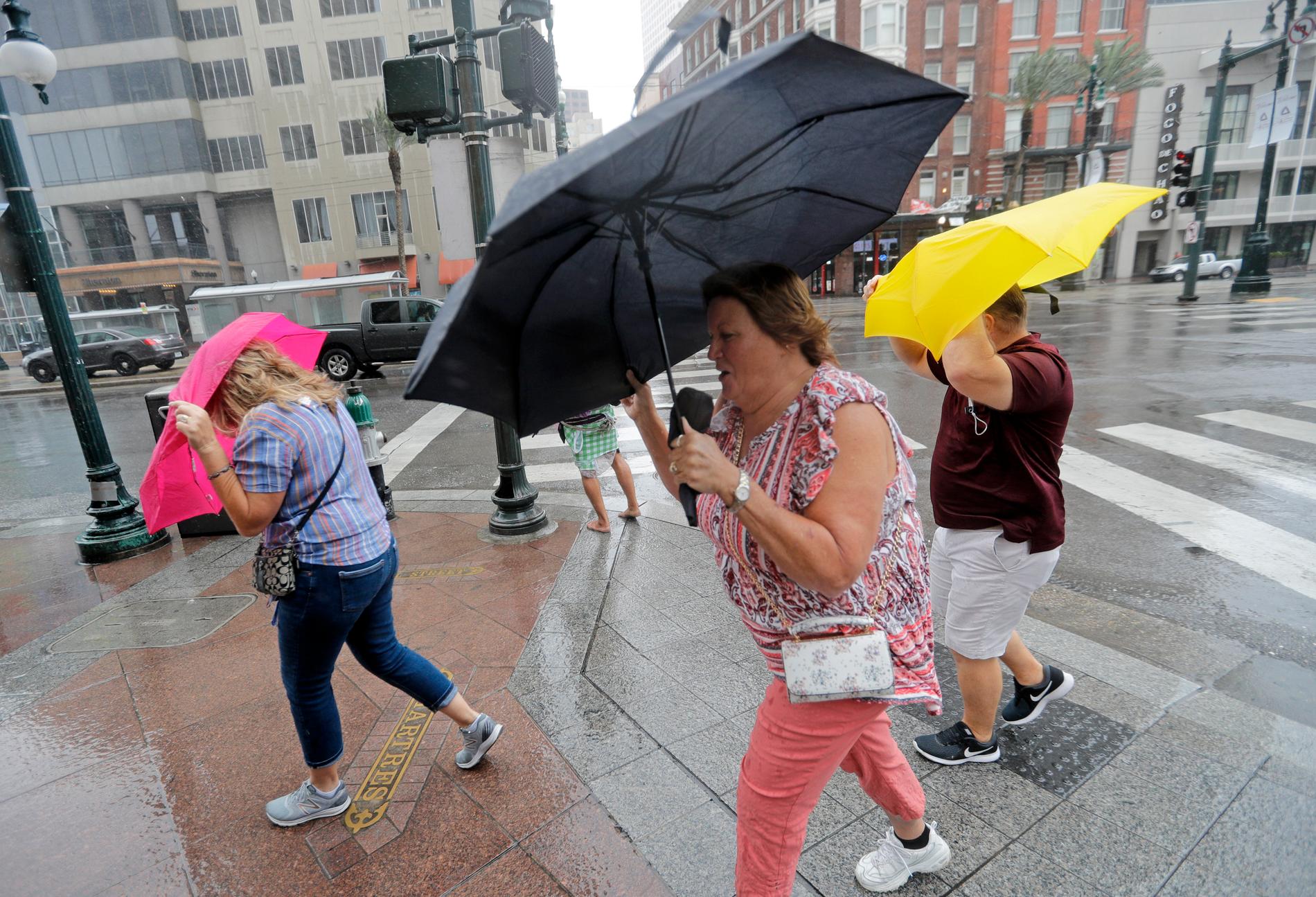 Regnet till följd av ovädret Barry drabbar de boende i New Orleans.
