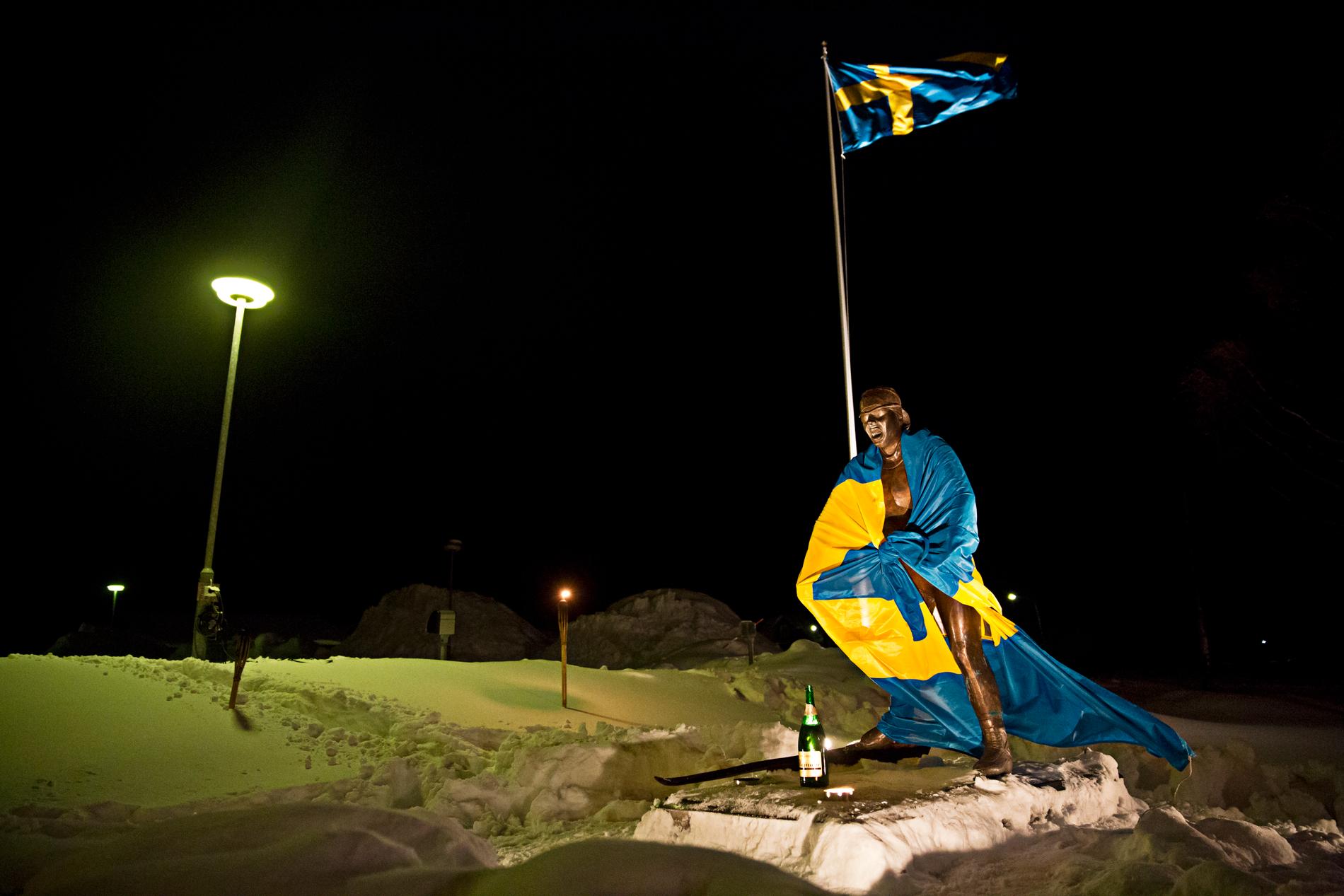 Charlotte Kallas staty i Tärendö. Bilden är från ett tidigare tillfälle.