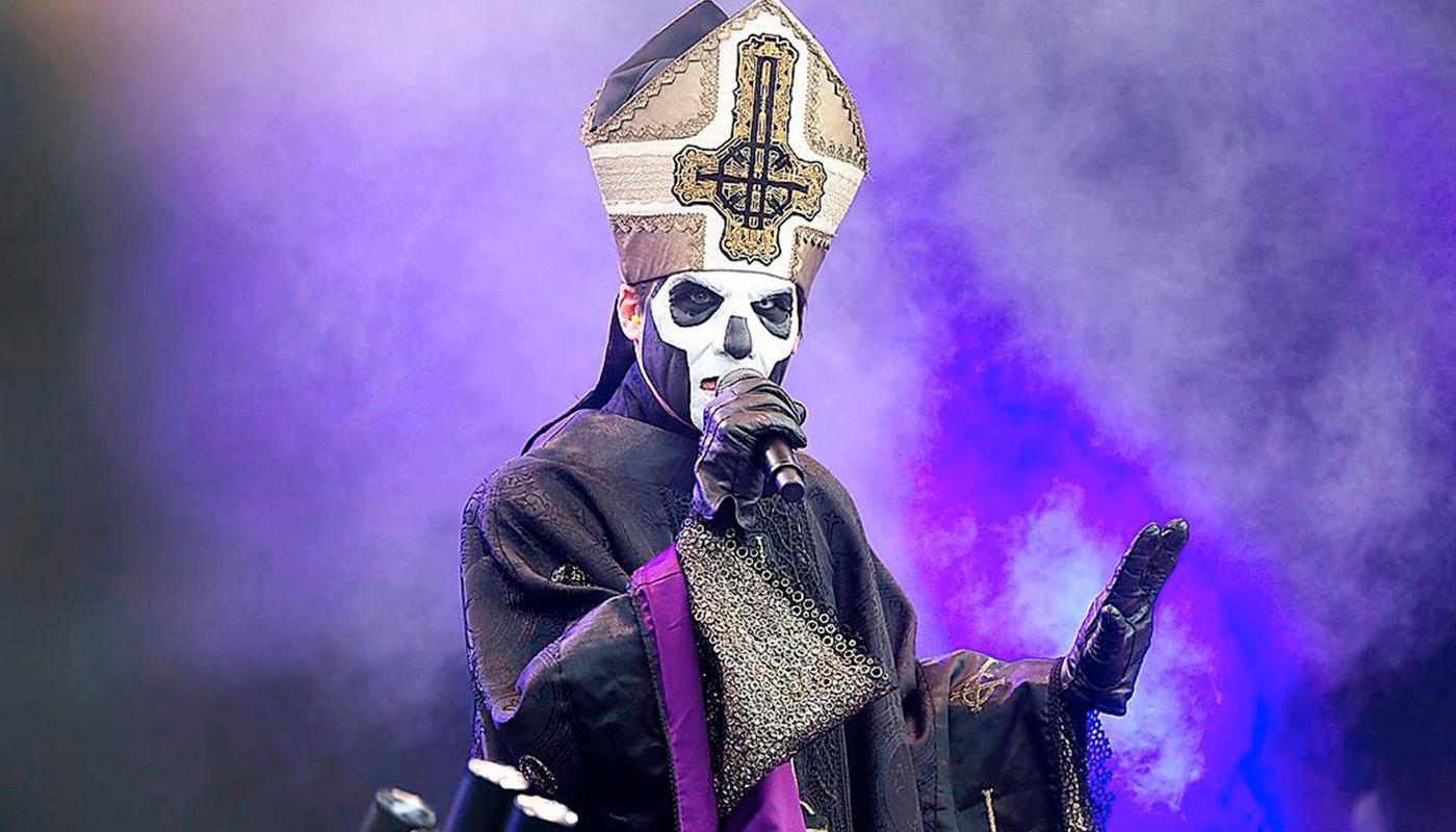Tobias Forge som den tredje inkarnationen av Papa Emeritus, frontfigur i Ghost.