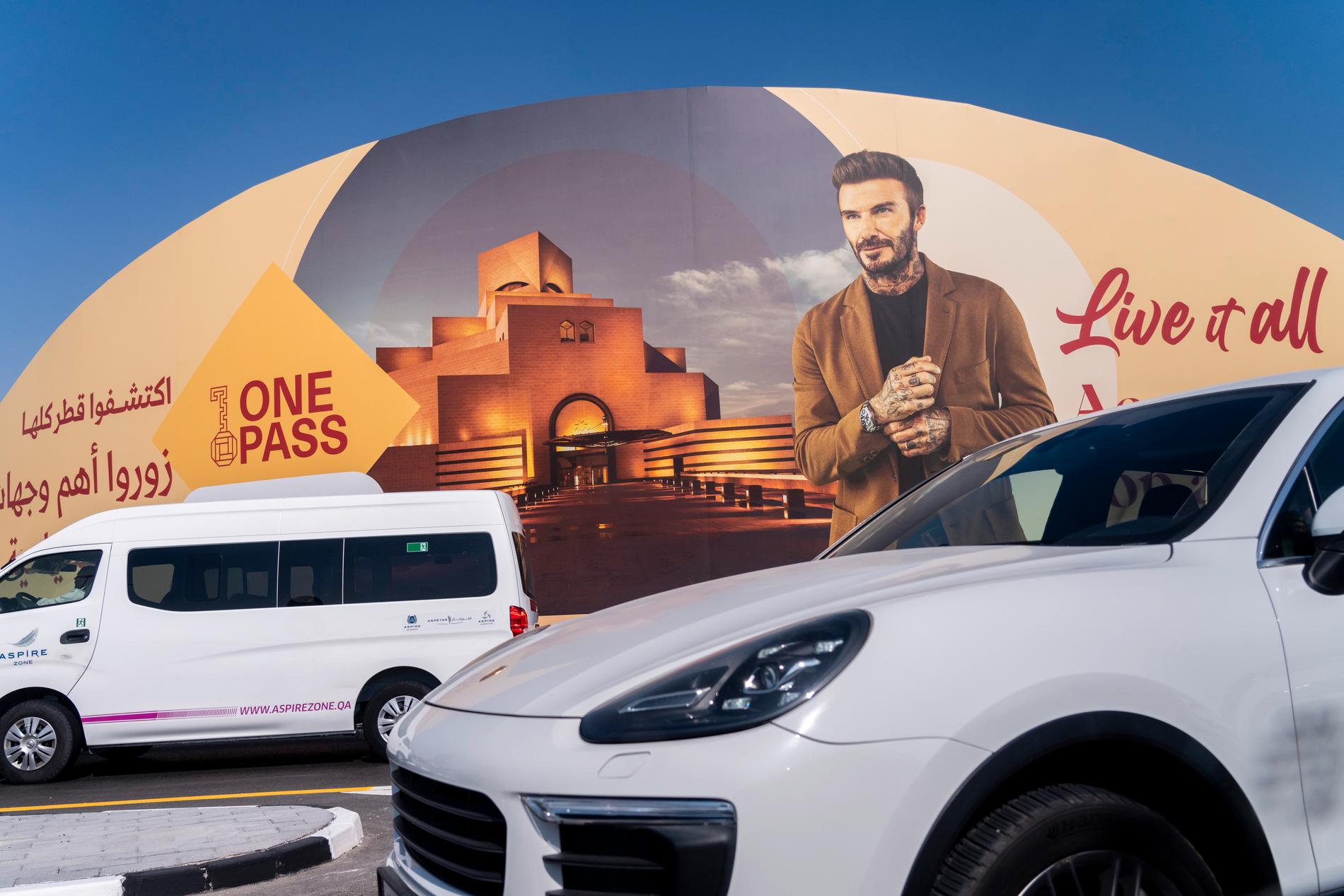 En stor reklampelare med David Beckham i Doha. 