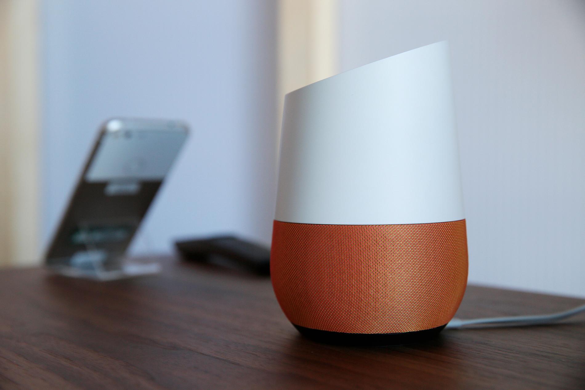De smarta högtalarna Google Home lanseras snart på svenska.