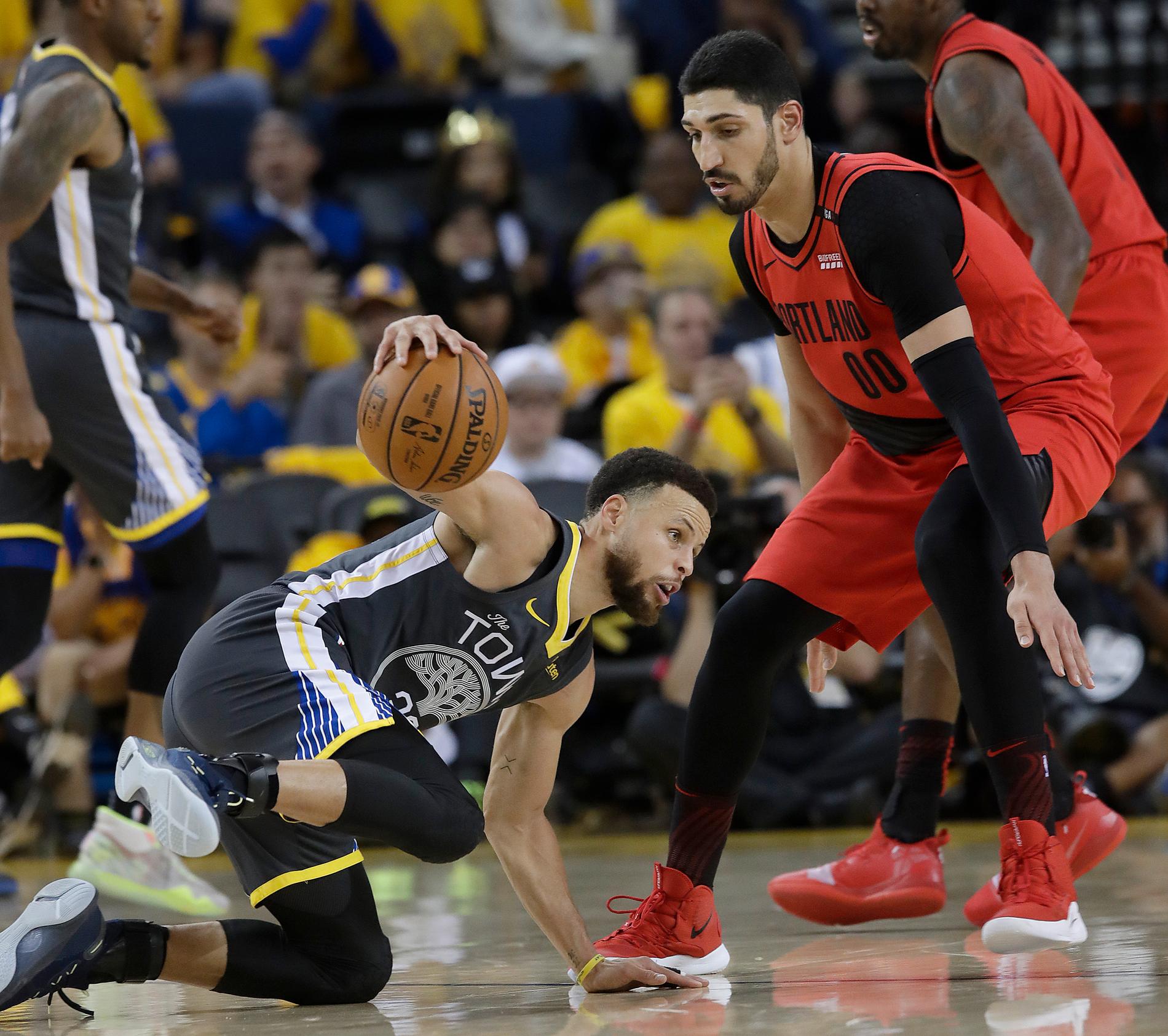 Stephen Curry och Golden State fick kämpa för den andra semifinalssegern mot Portland.