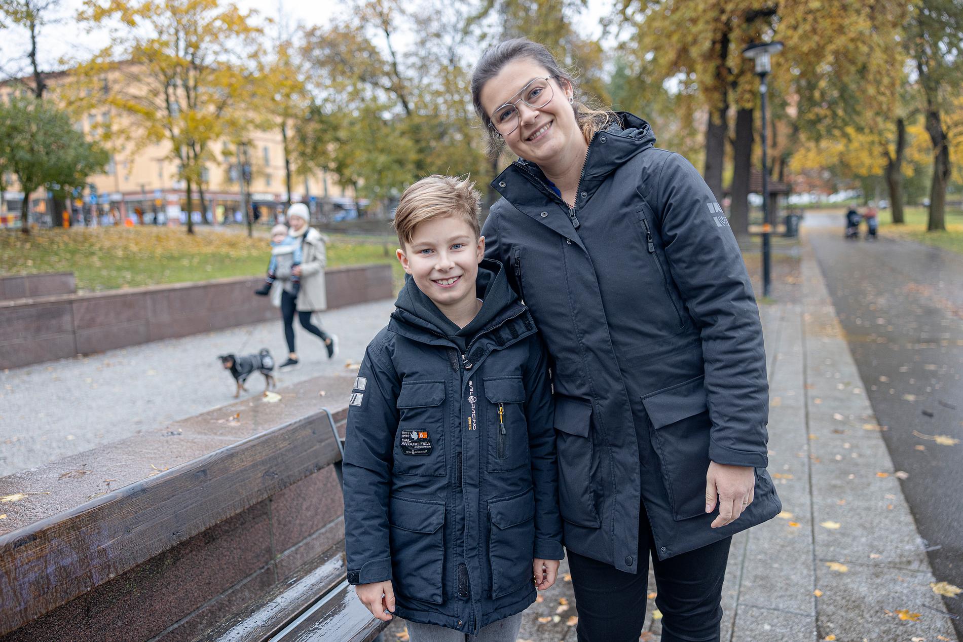 ”Edin har alltid varit väldigt omtänksam” säger mamma Disa om sonen. Aftonbladet möter familjen, som annars bor i Lidköping, under ett besök i Stockholm.