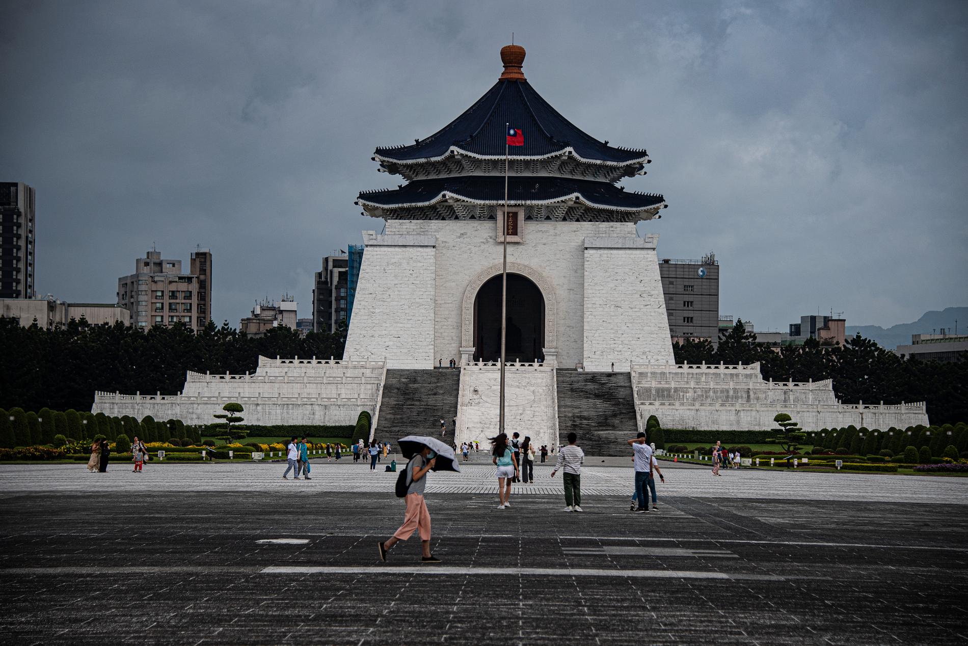 En lyckad kinesisk invasion av Taiwan kan få andra brickor i det geopolitiska dominospelet att falla, skriver Wolfgang Hansson.