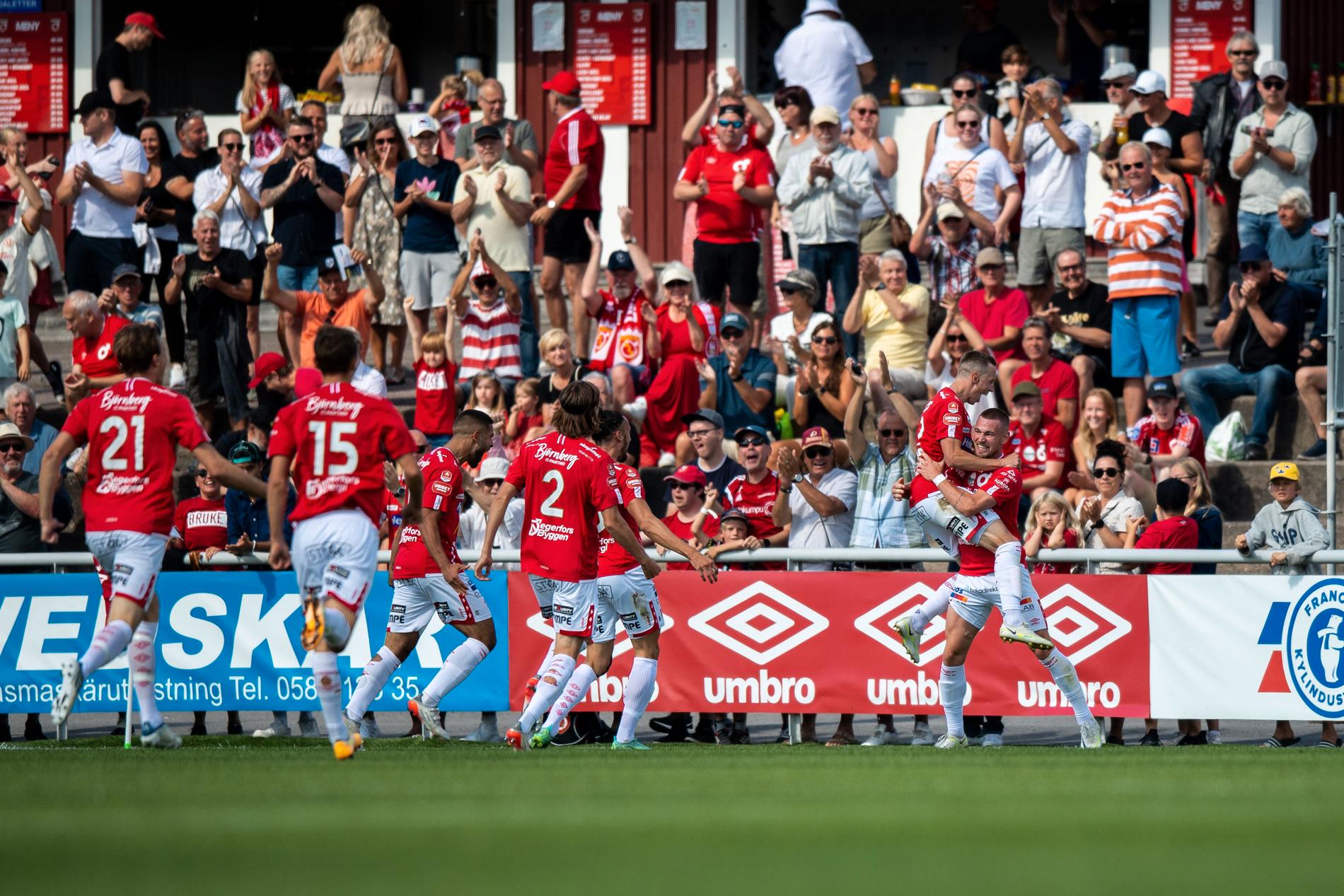 Degerfors firar efter Rasmus Örqvists 1–0–mål mot Kalmar. 