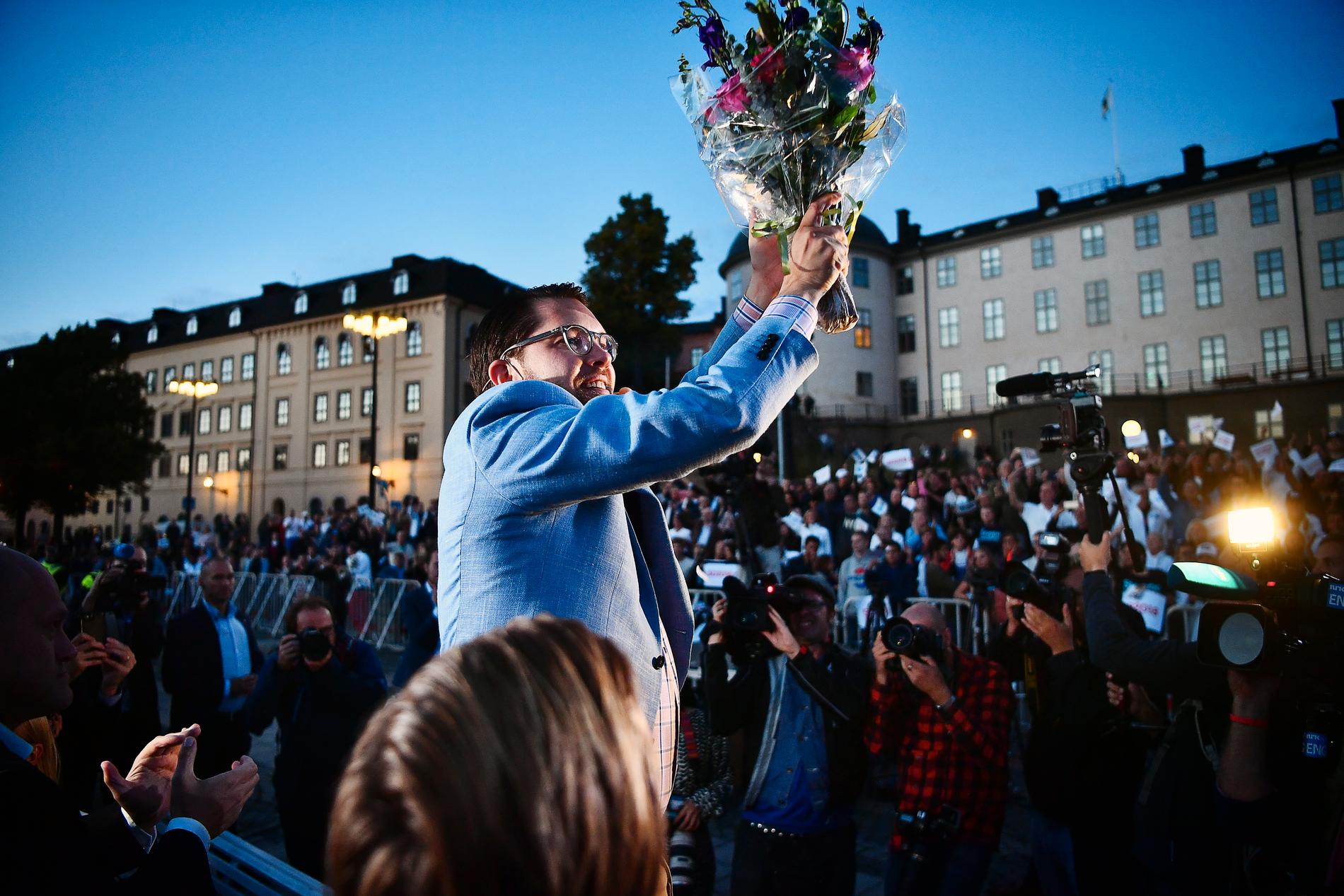 Jimmie Åkesson efter sitt tal på Ridderholmen, i Stockholm, under lördagskvällen. 