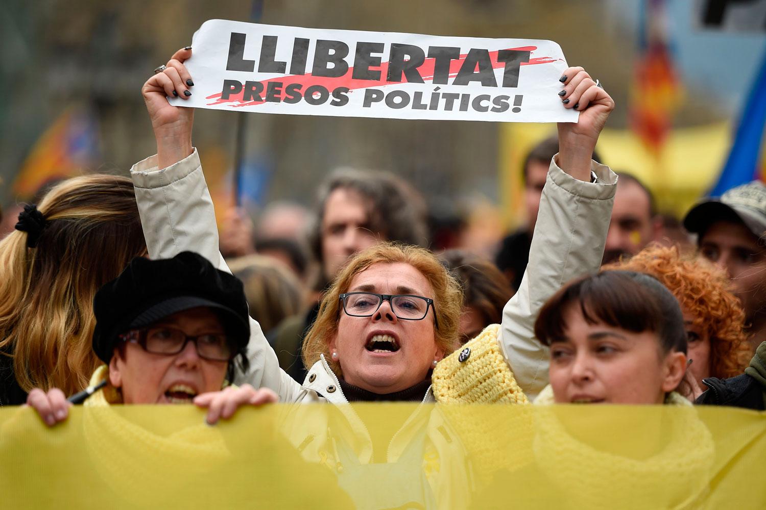 Stora demonstrationer i Katalonien efter att Carles Puigdemont togs till fånga i Tyskland.