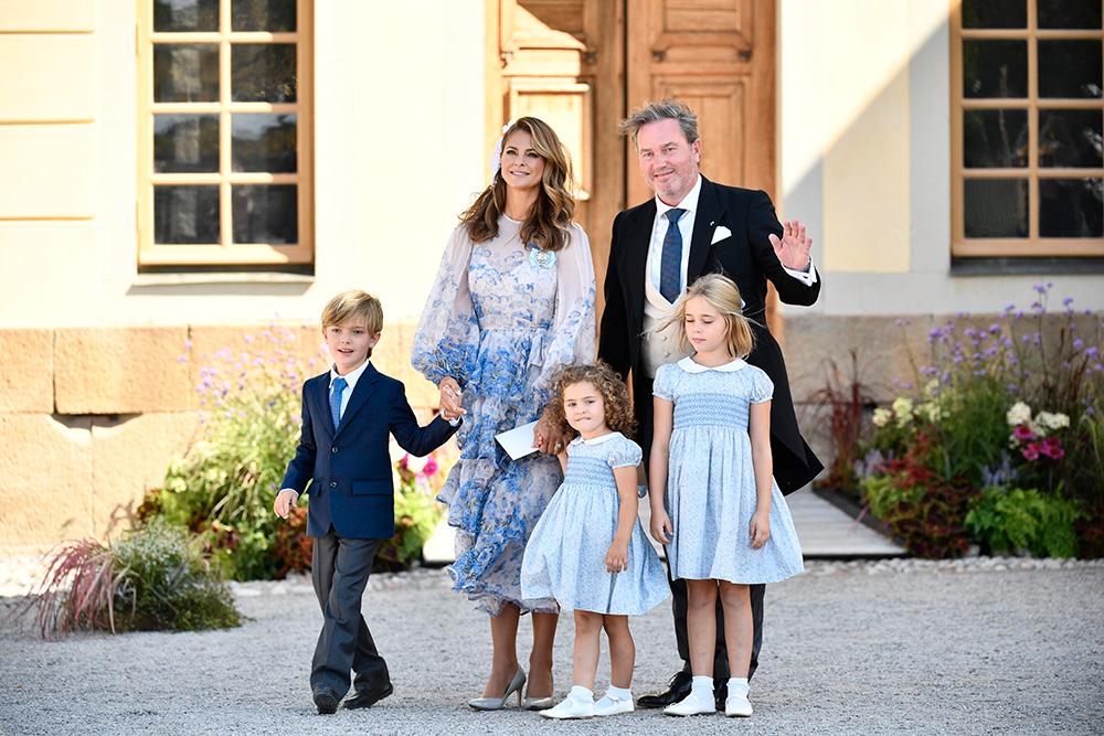 Prinsessan Madeleine, Chris O’Neill och barnen Nicholas, Leonore och Adrienne på prins Julians dop i somras. 