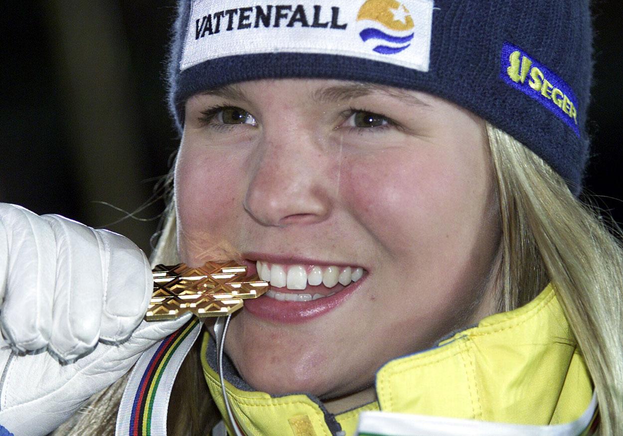 2001 Anja smakar på sitt första – och enda – VM-guld i slalom. I samma turnering, i St. Anton, vinner hon VM-brons i storslalom.