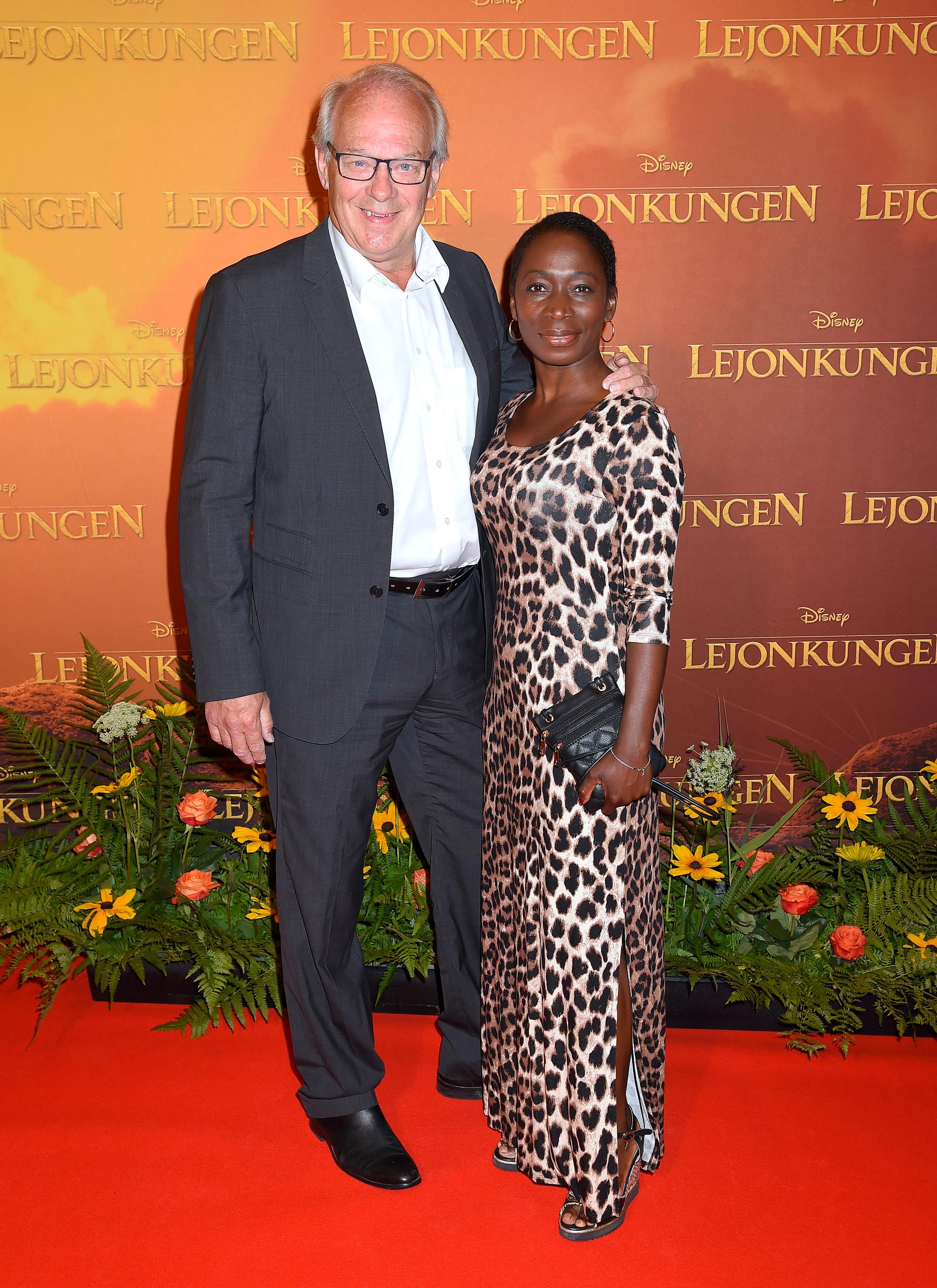 Liberalernas partiledare Nyamko Sabuni och maken Lennart Persson på premiären av ”Lejonkungen”.