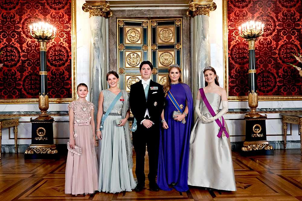 Prinsessan Estelle med fyra andra framtida europeiska regenter. Ingrid Alexandra av Norge, prins Christian av Danmark, prinsessan Catharina Amalia av Nederländerna och prinsessan Elisabeth av Belgien. 
