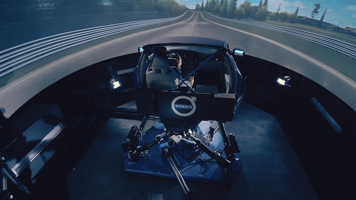 Simulatorn har otroligt potential. Man kan ”köra” bilen i olika länder och testa under alla olika förhållanden.