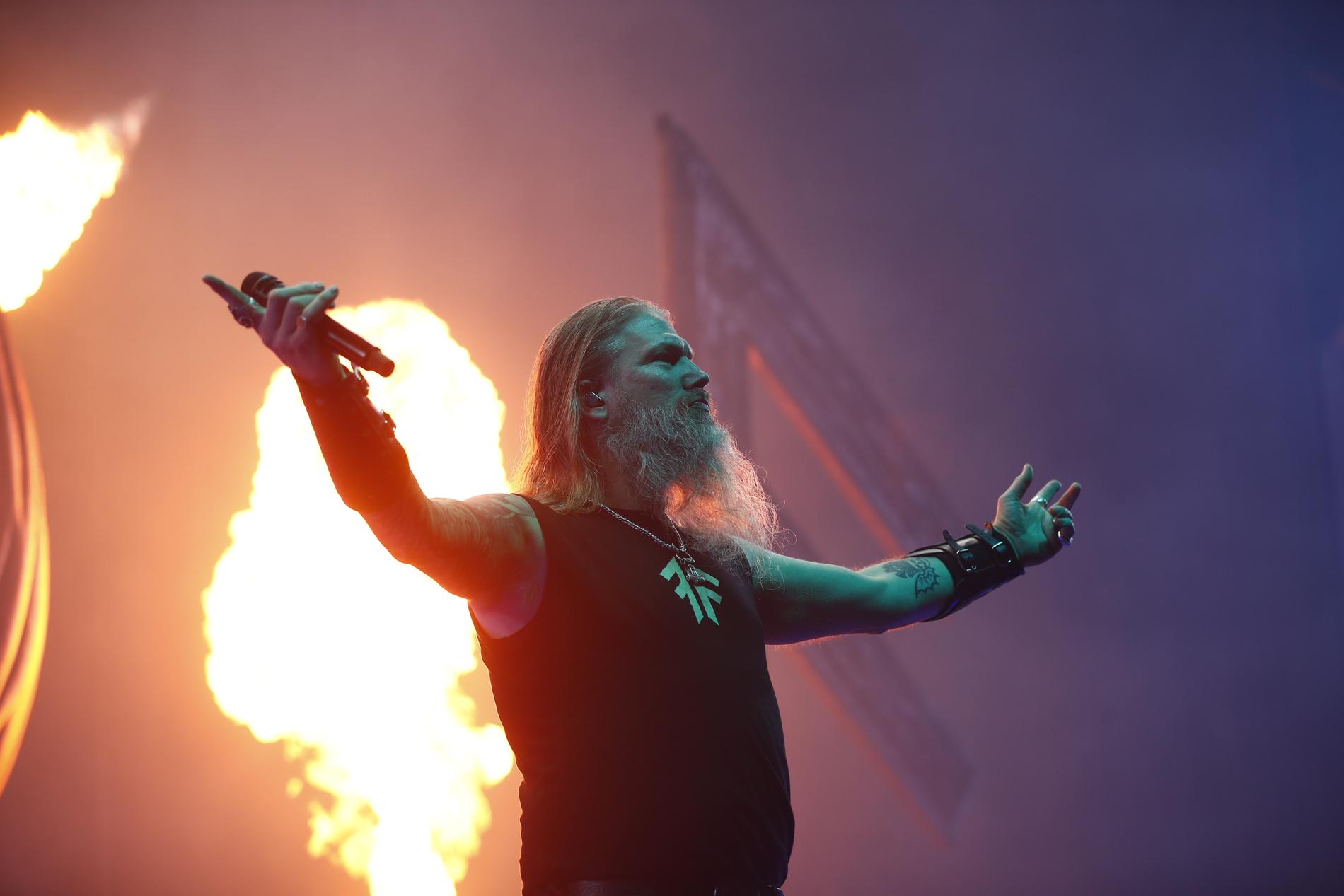 Amon Amarth konserten utlöste larm och fick avbryta konserten.