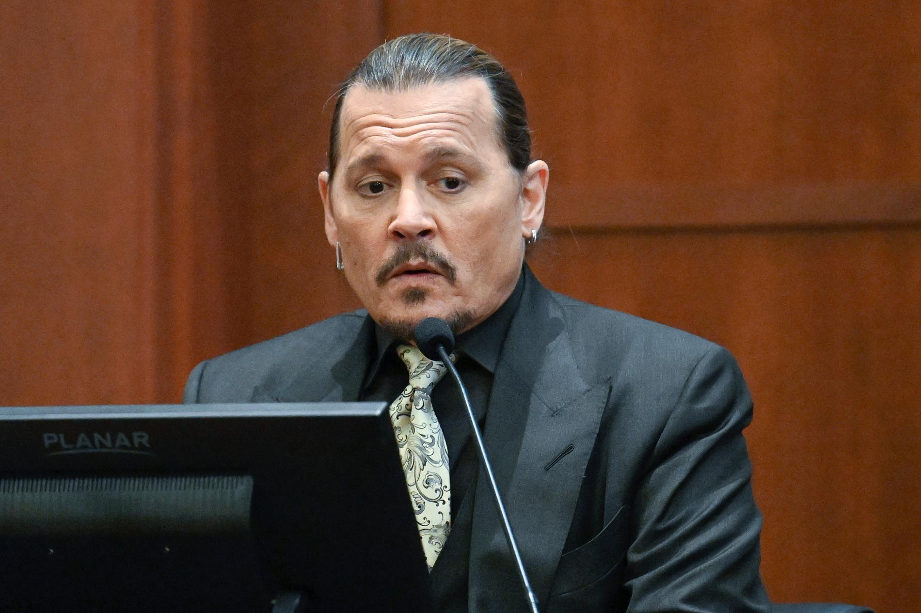 Johnny Depp vittnar i domstol om ex-hustrun Amber Heard.