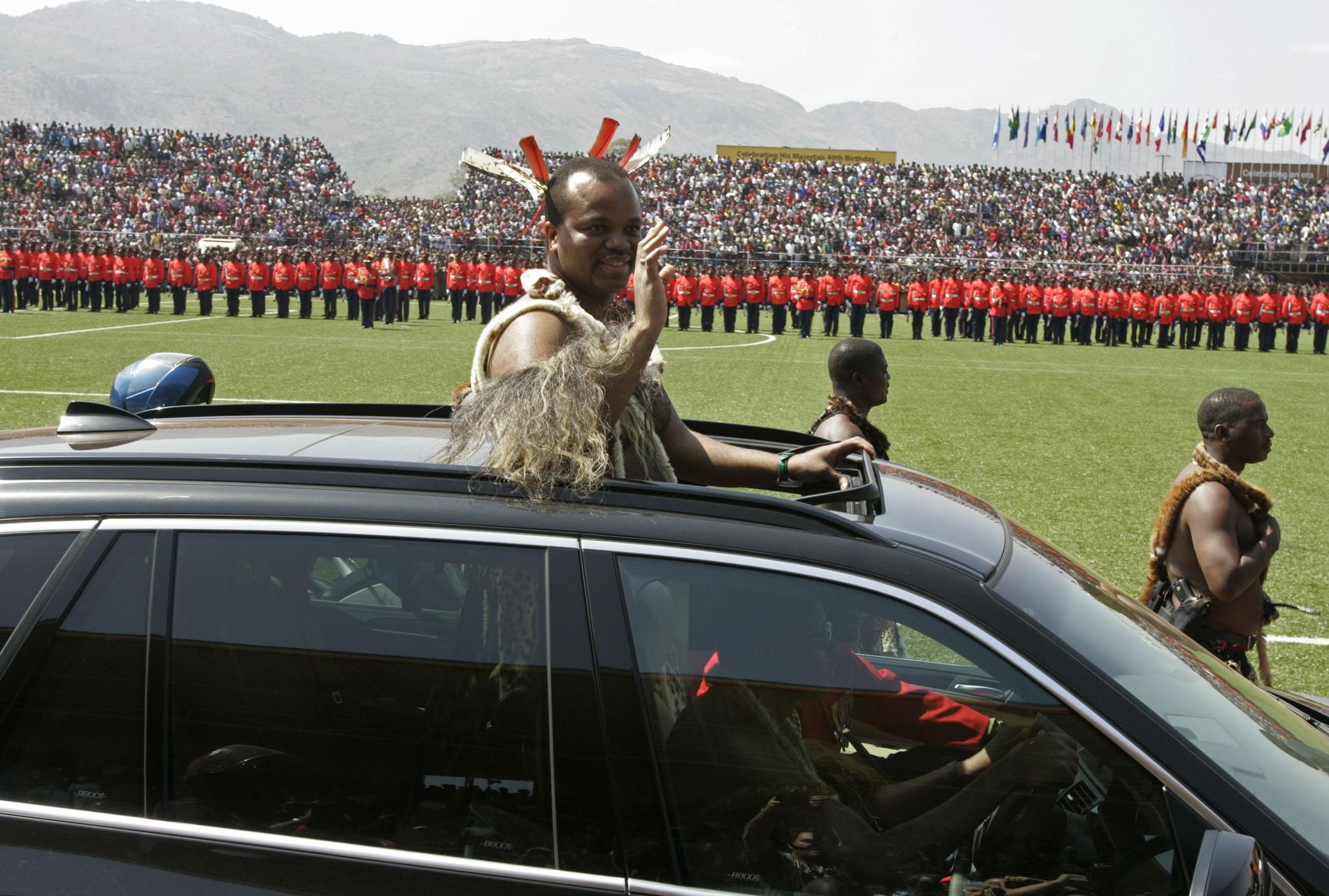 Swazilands kung Mswati III, när han fyllde 40 år och firades med pompa och ståt i staden Mbabane, 2008. Kungen fyller 50 år den 19 april. Arkivbild.