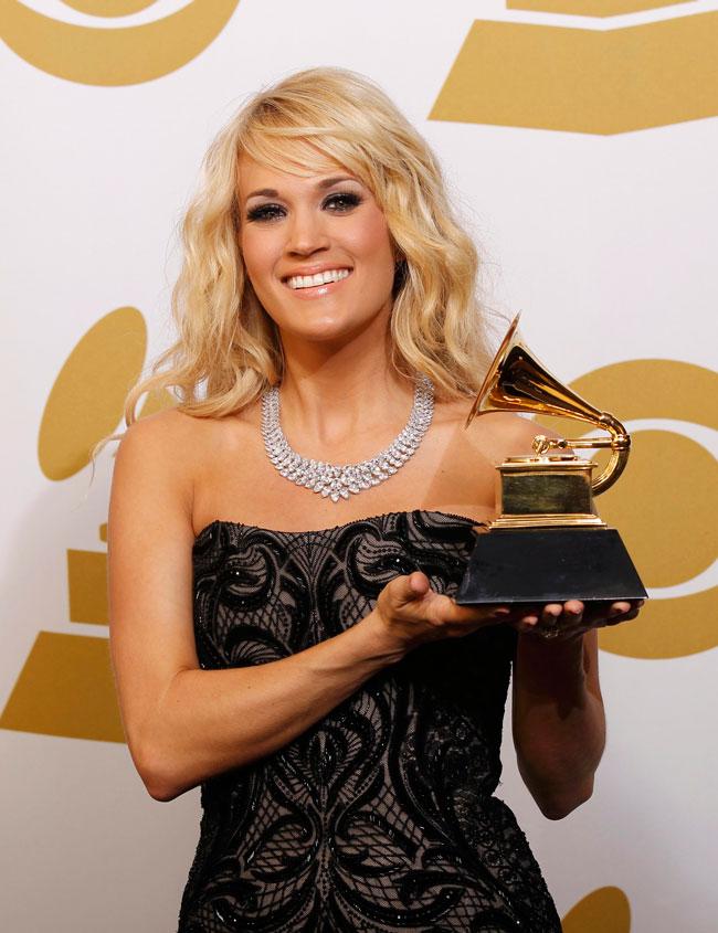 Countrysångerskan Carrie Underwood tog också hem en minigrammofon