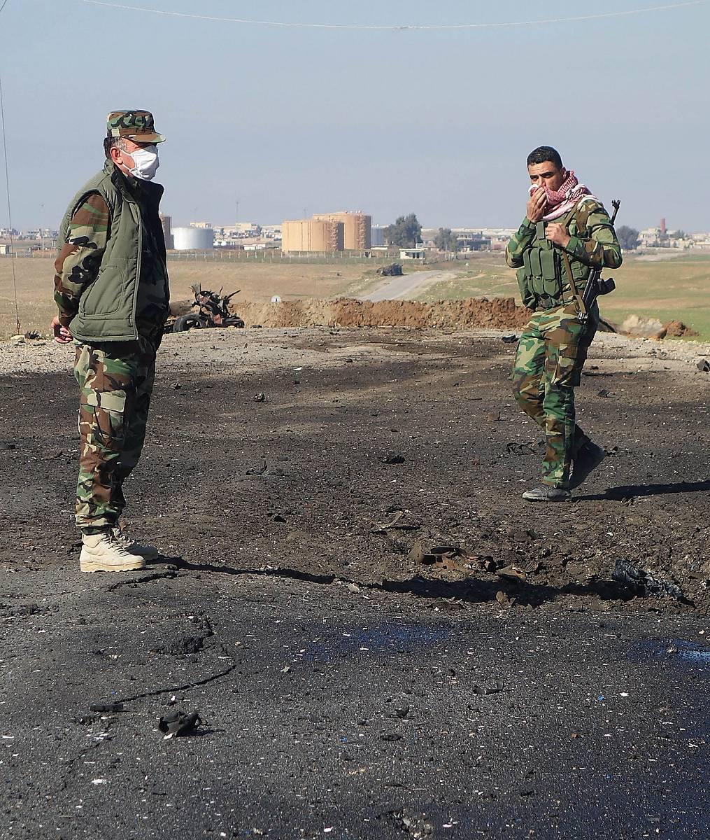 I januari sprängde självmordsbombaren en lastbil i en attack mot kurdiska pershmergastyrkor. I strider i staden Tikrit ska orangefärgad rök vara bevis för att kemiska vapen använts.
