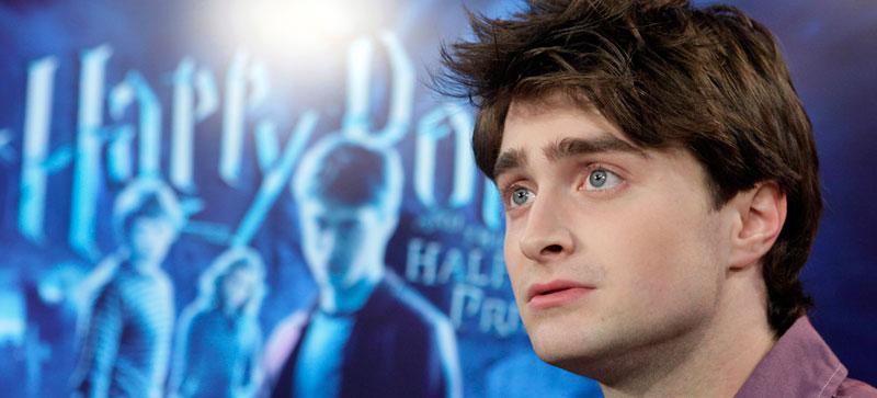 Daniel Radcliffe blev Harry Potter med en hel värld. Samtidigt är han avundsjuk på en viss Tobey Maguire.