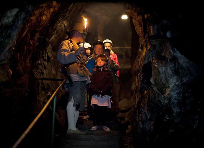 Sala silvergruva har en mystik kring sig. Gruvan, liksom andra platser i Sala, är inspelningsplatsen för tv-serien Jordskott. 