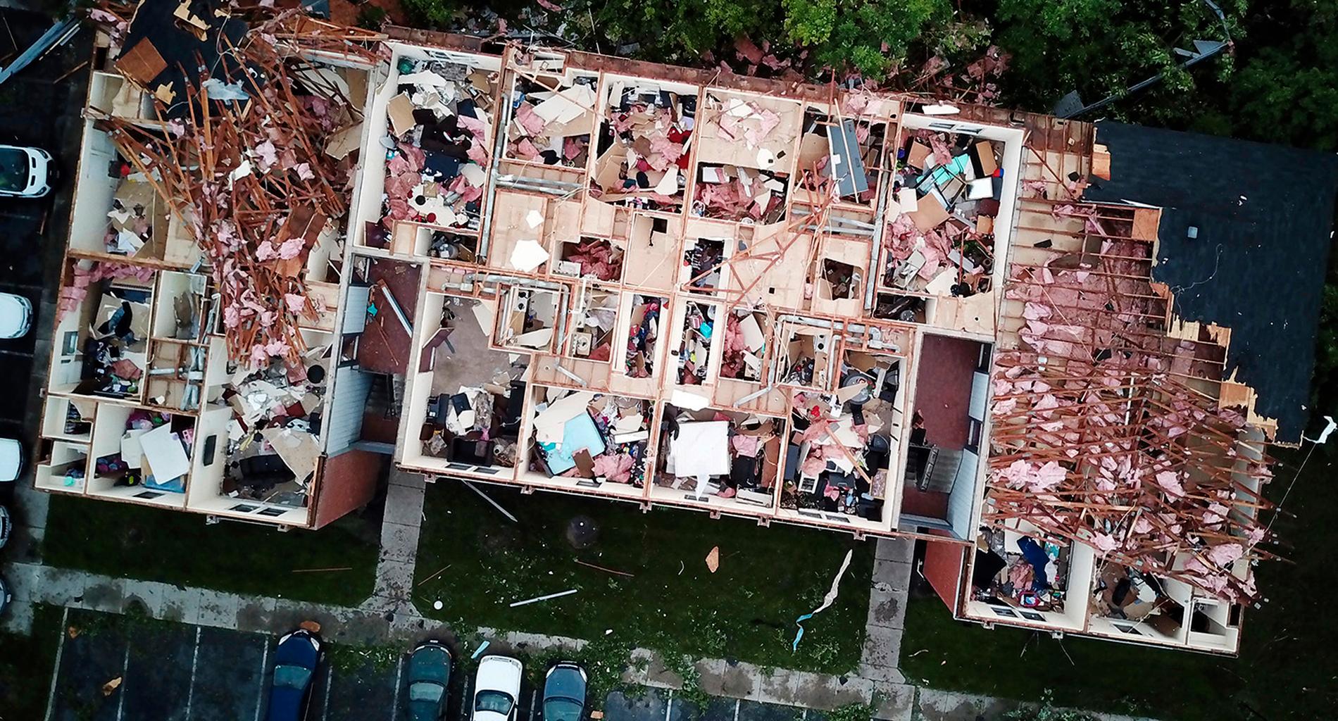 Flygbilden visar förstörelsen i ett lägenhetskomplex i Trotwood, Ohio.
