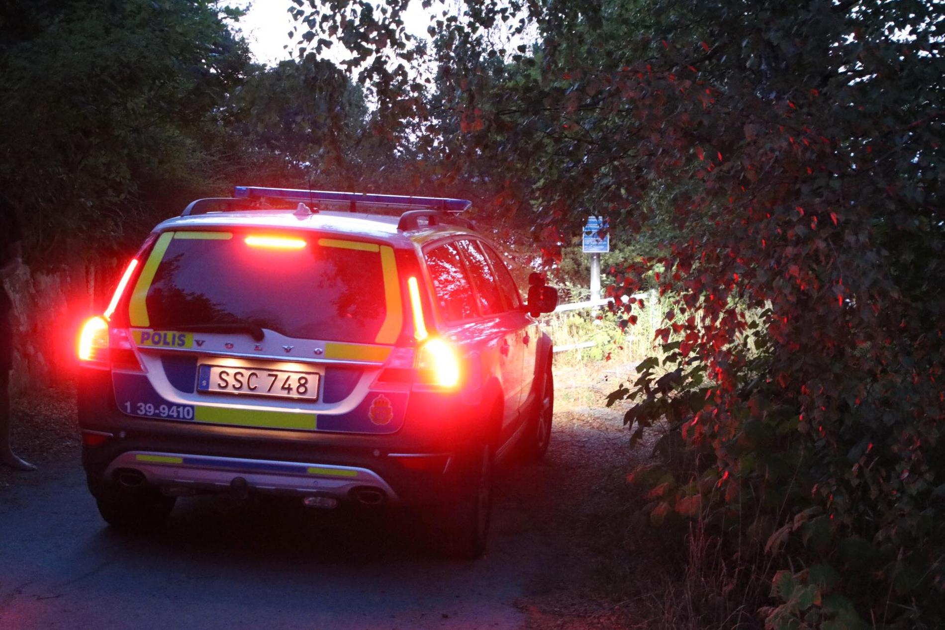 Polisen utreder ett överfall i Täby. 