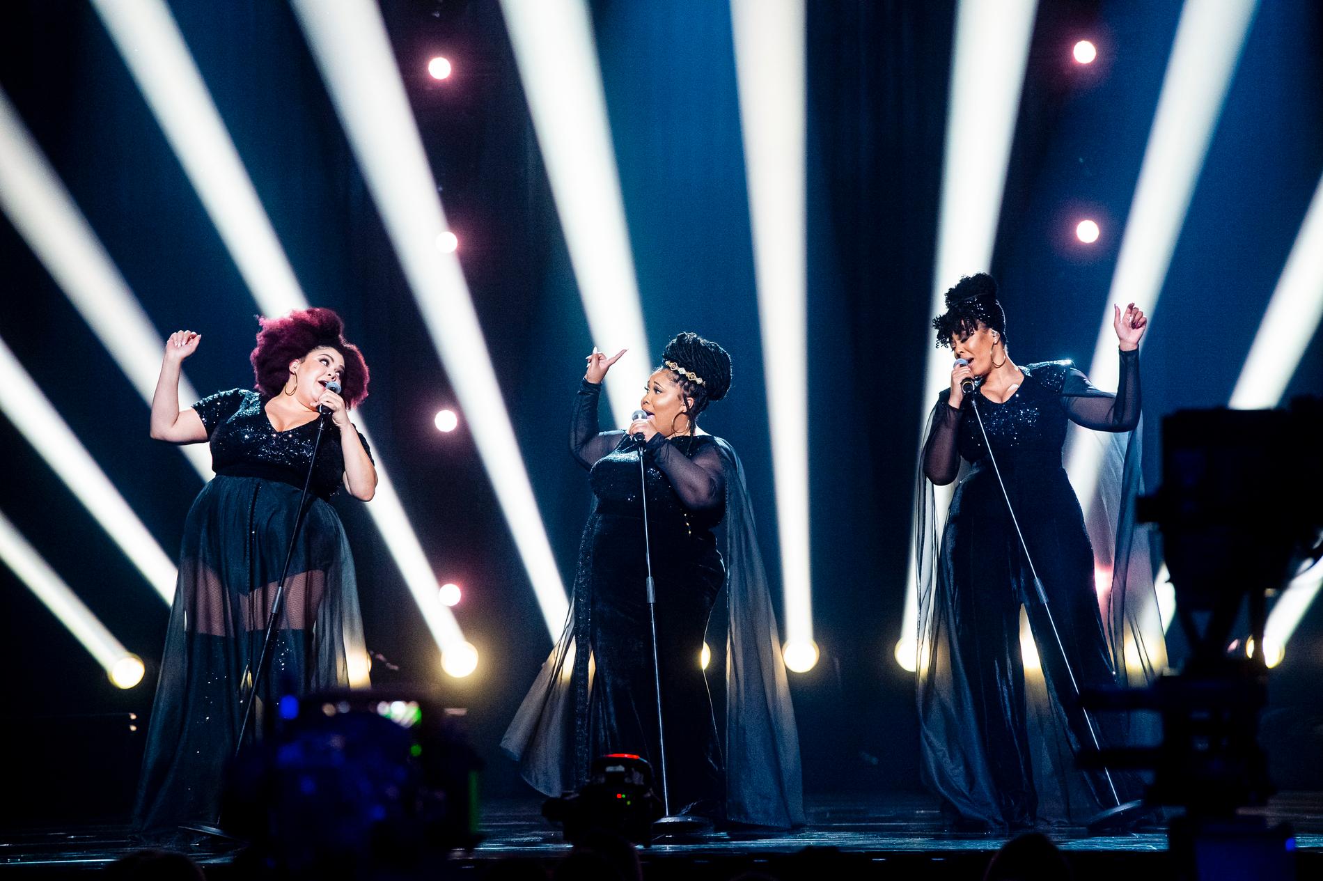 The Mamas på scenen under genrepet inför Melodifestivalen 2020