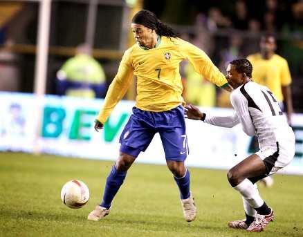 Ronaldinho sågs av drygt 20 000.