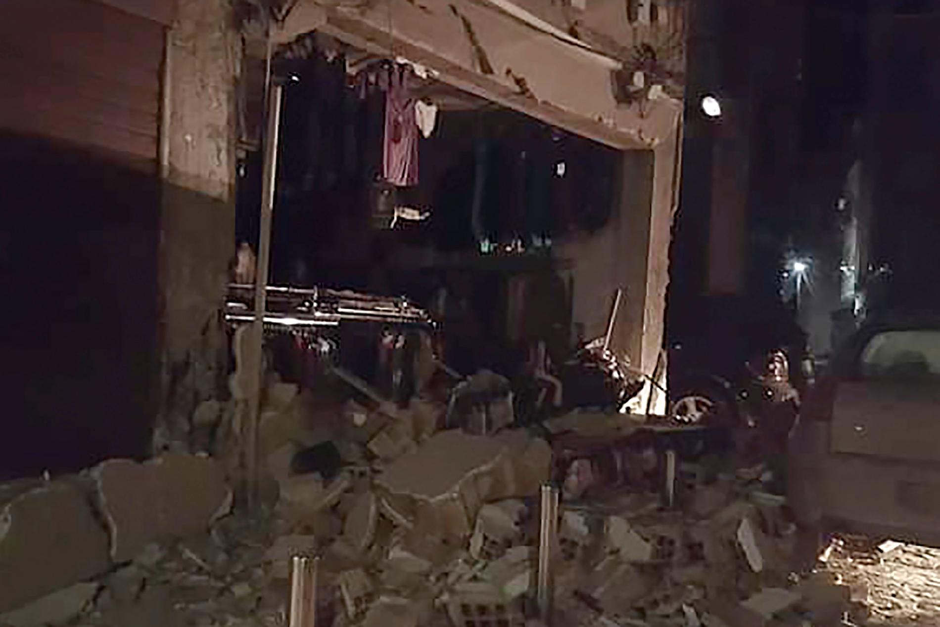 Jordbävningen orsakade betydande skador på byggnader i såväl Tirana som Durrës och Thumanë.